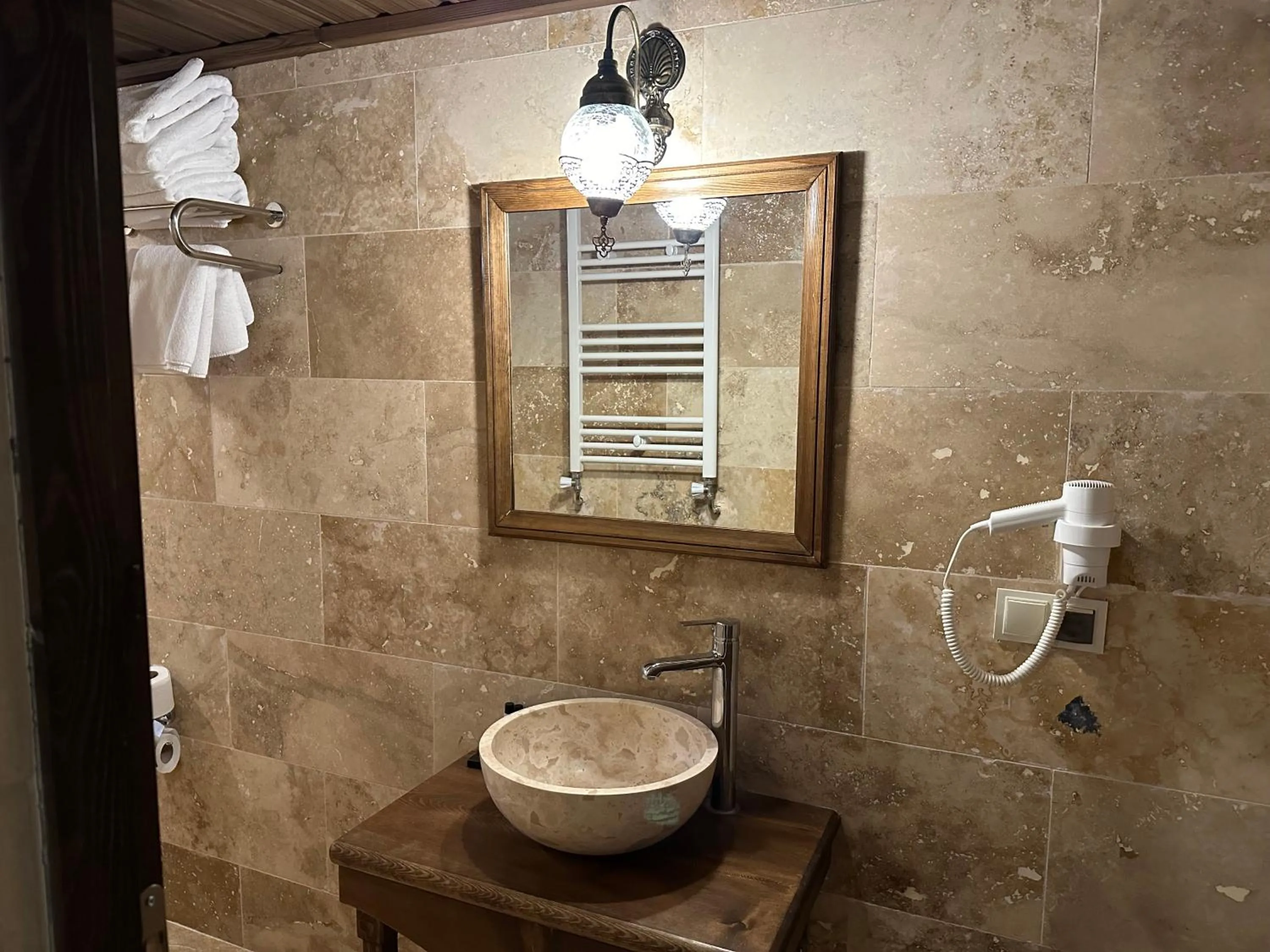 Shower in Virtus Cappadocia Hotel Göreme