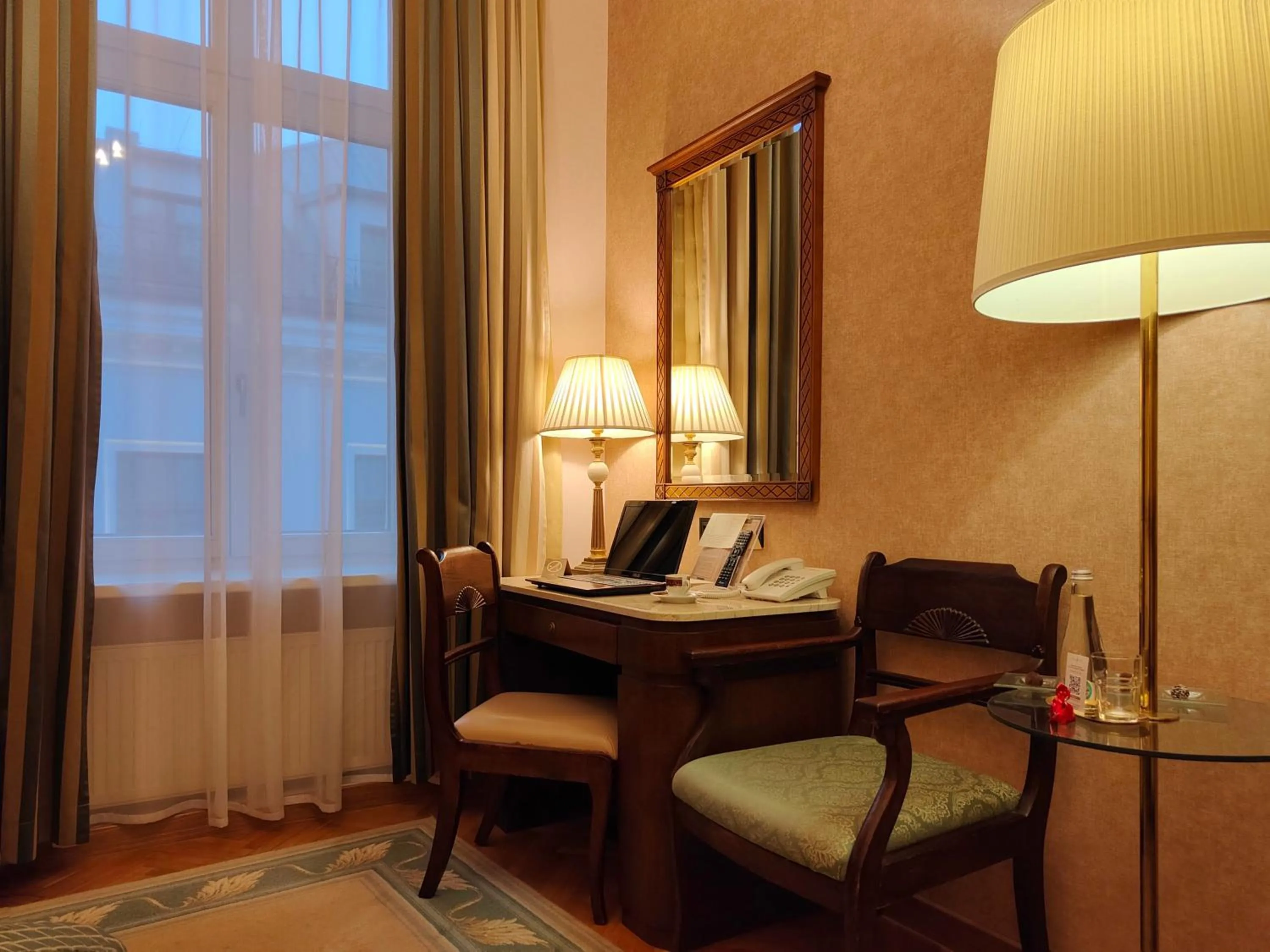 Photo of the whole room in Grand Hotel