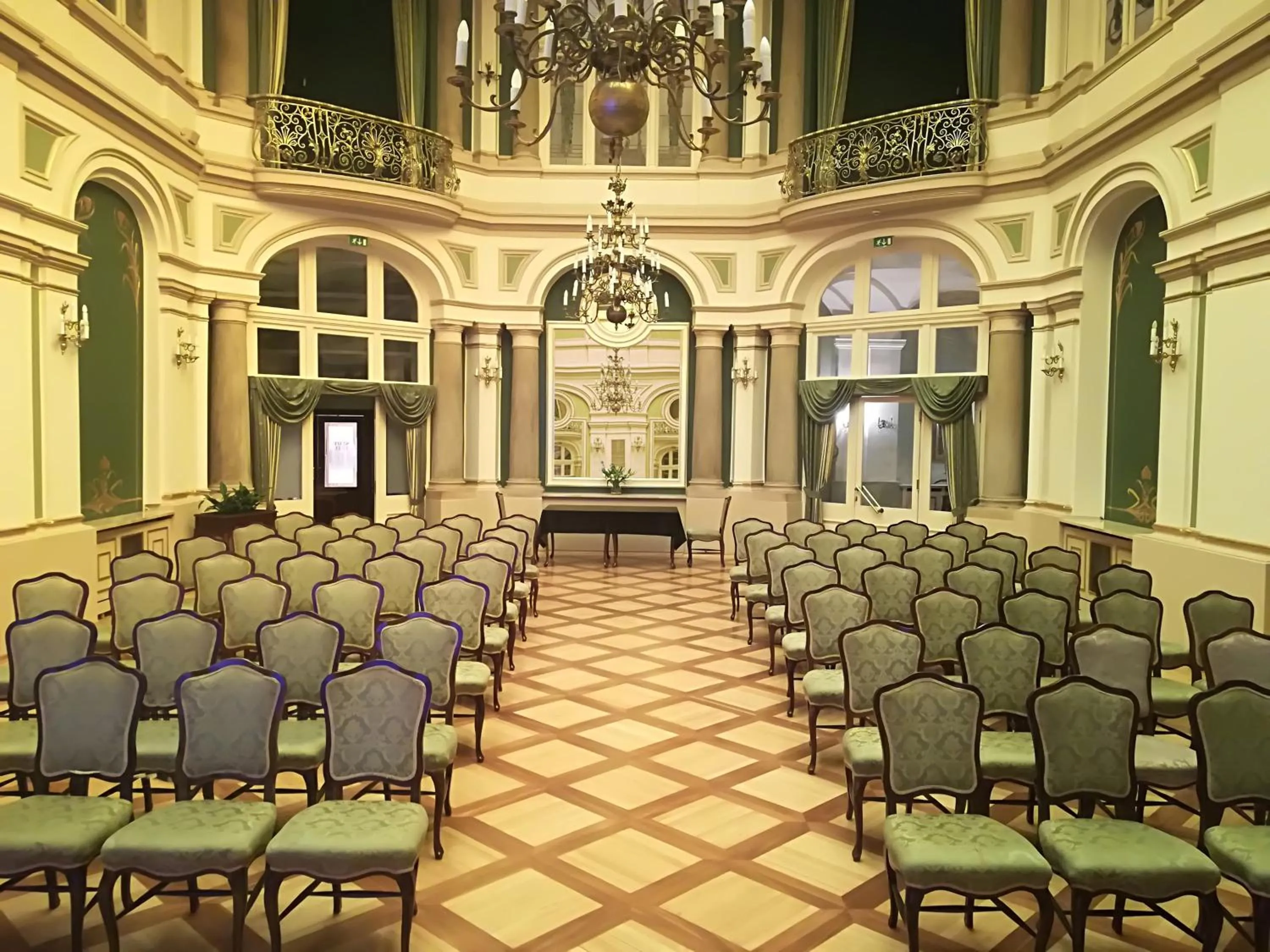 Business facilities in Grand Hotel