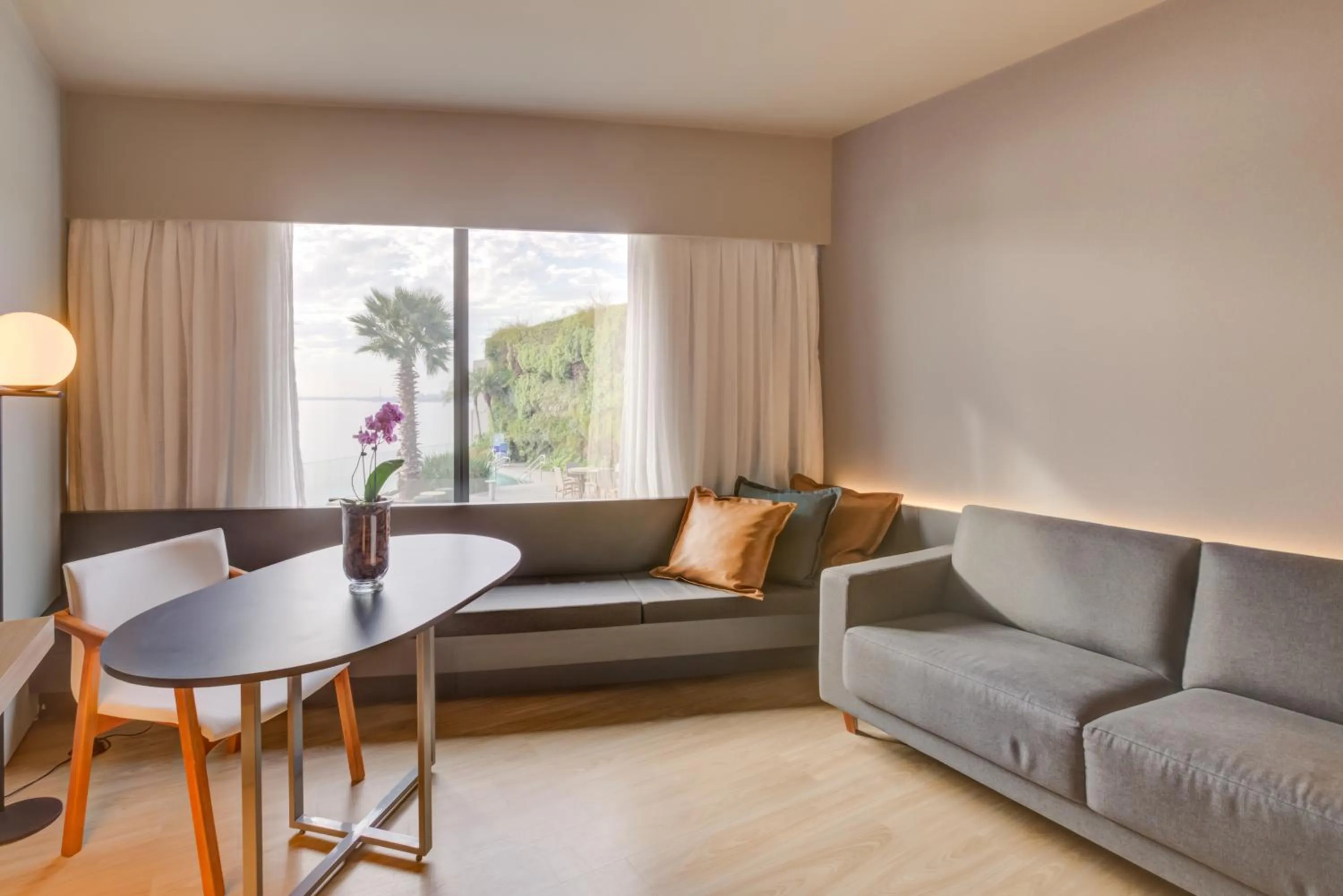 Photo of the whole room in DoubleTree by Hilton Porto Alegre