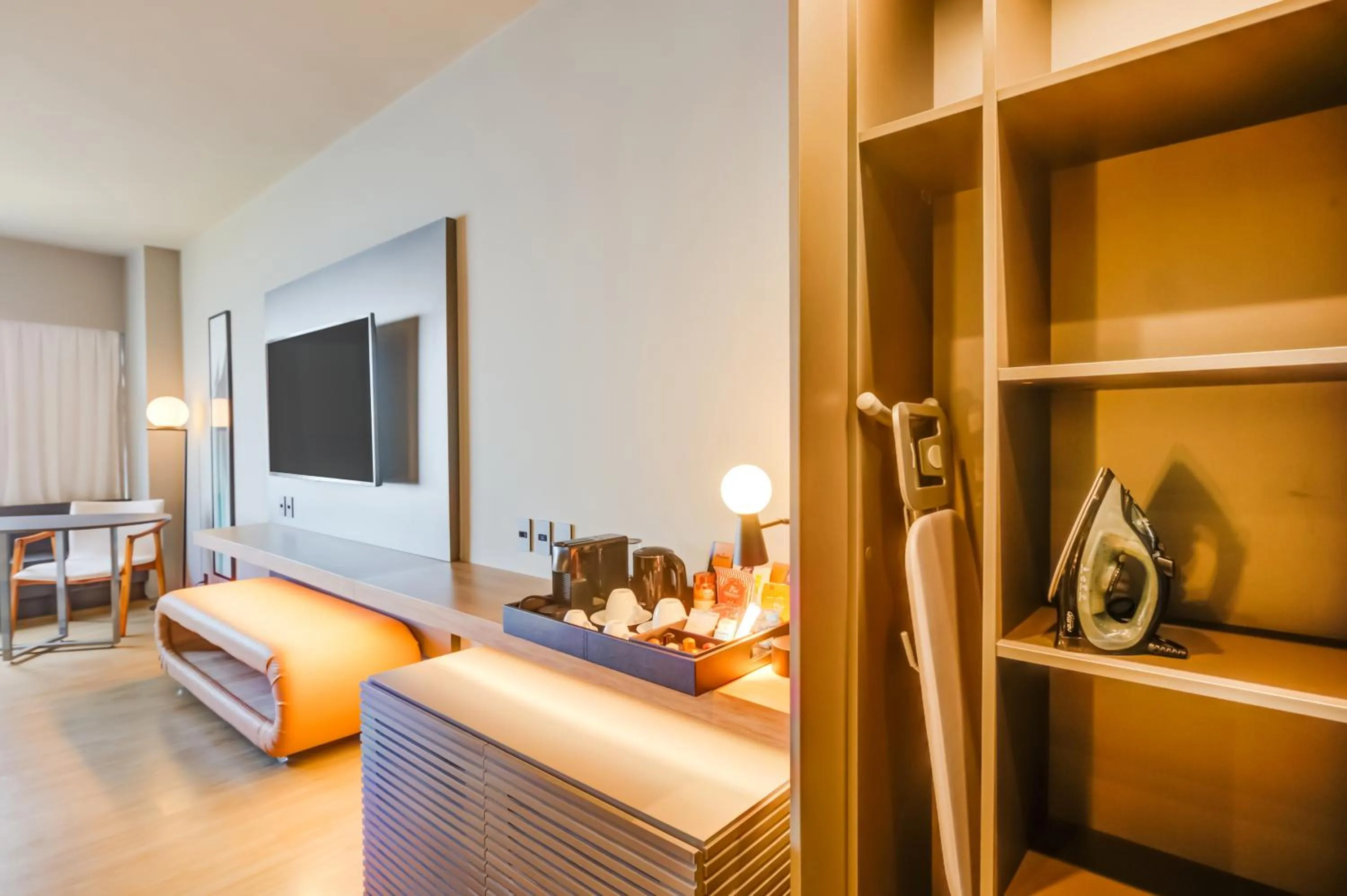 Photo of the whole room, Bed in DoubleTree by Hilton Porto Alegre