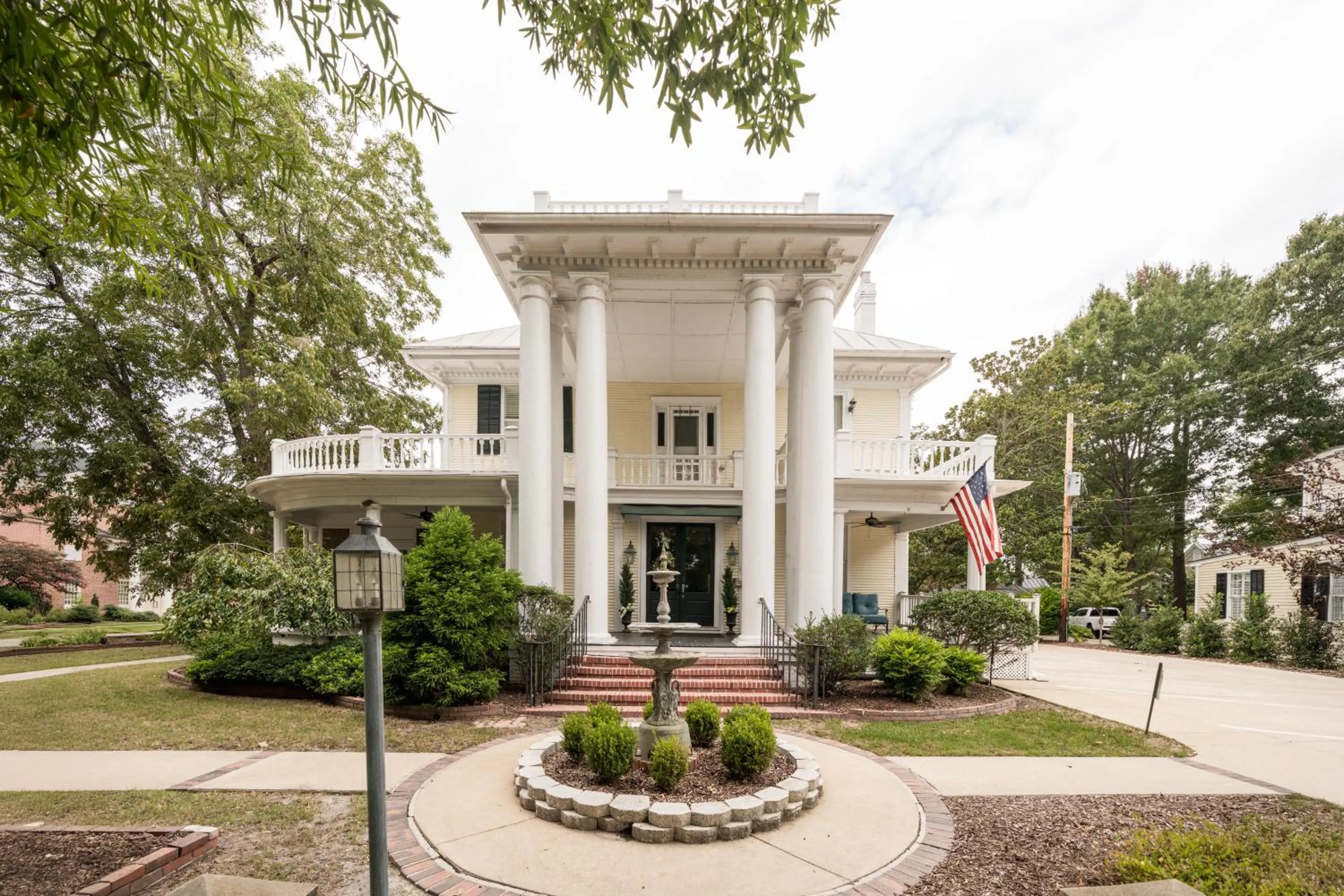 Property building in The Edenton Collection-The Granville Queen Inn