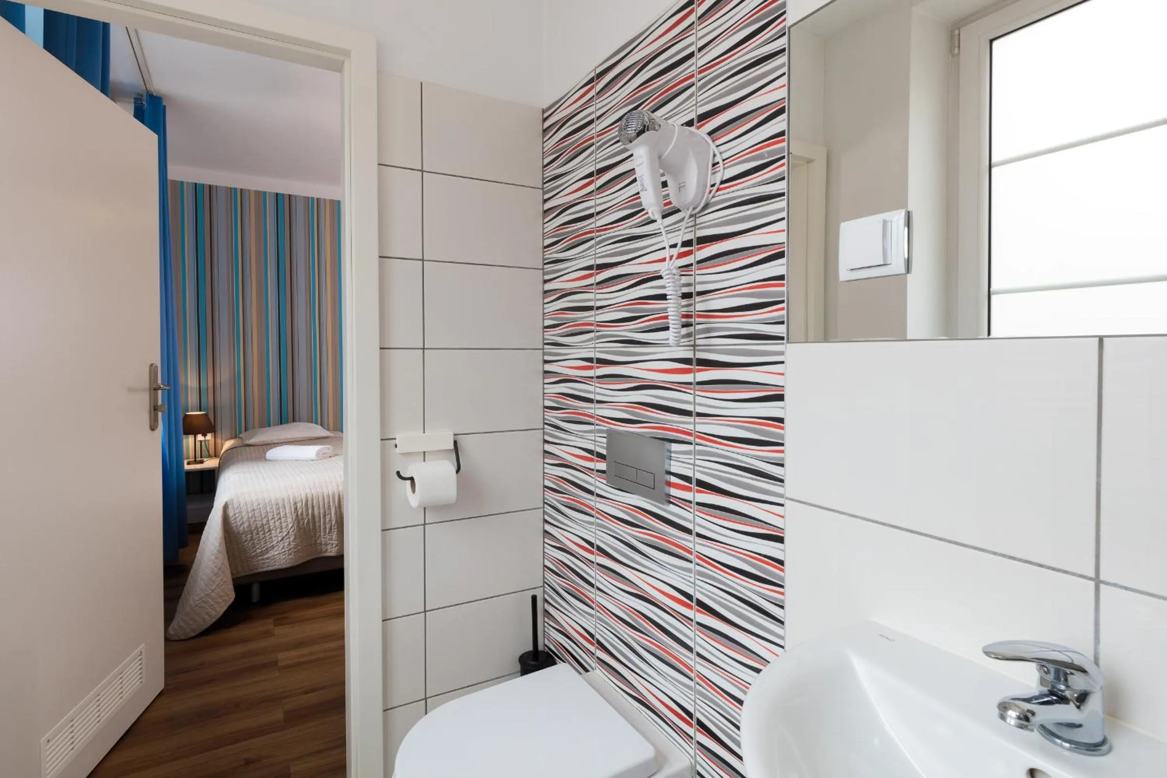 Bathroom, Bed in Premium Hostel