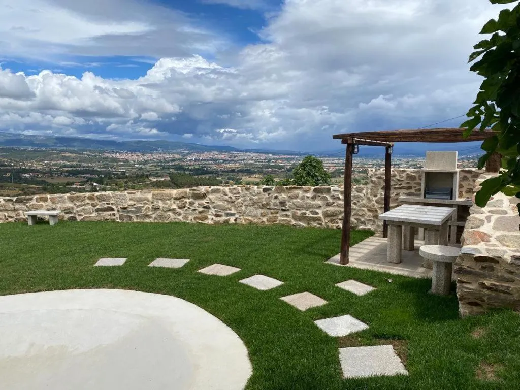BBQ facilities in Casa da Mãe - Izei