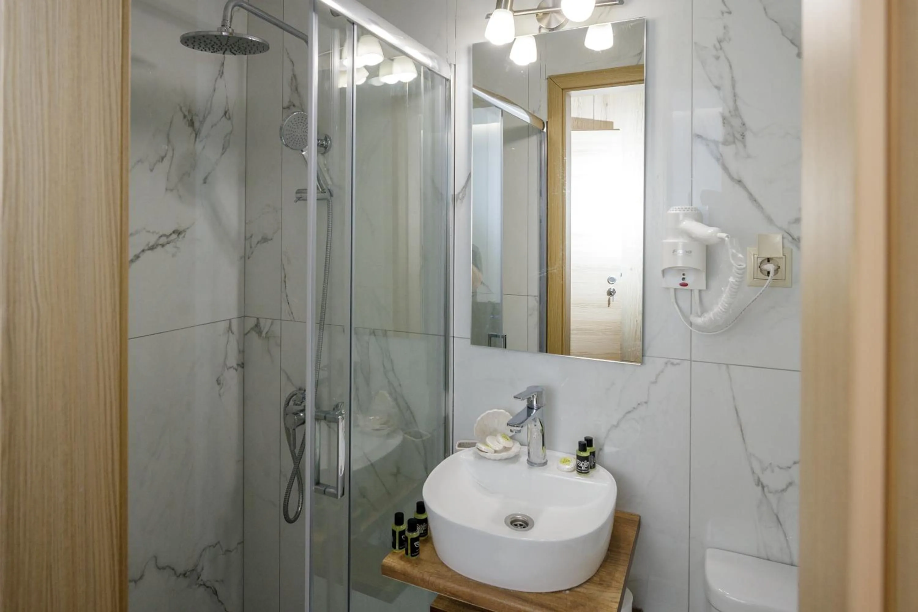 Shower in Seaside Gouves