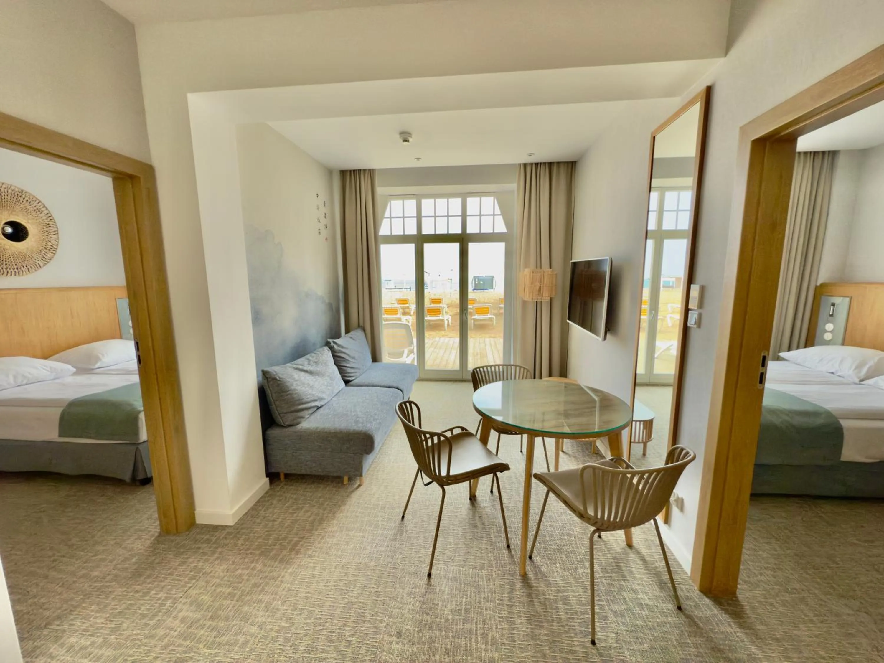 Living room, Bed in Hotel Zhong Hua