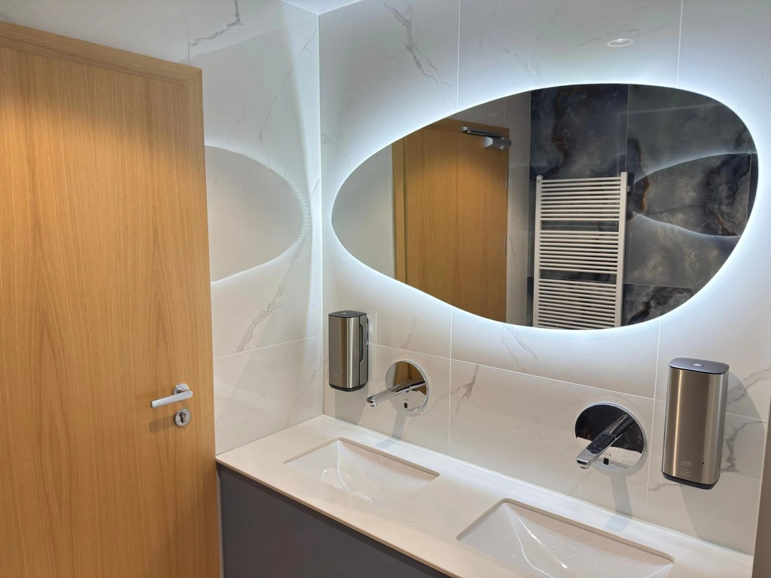 Public Bath in Hotel Zhong Hua