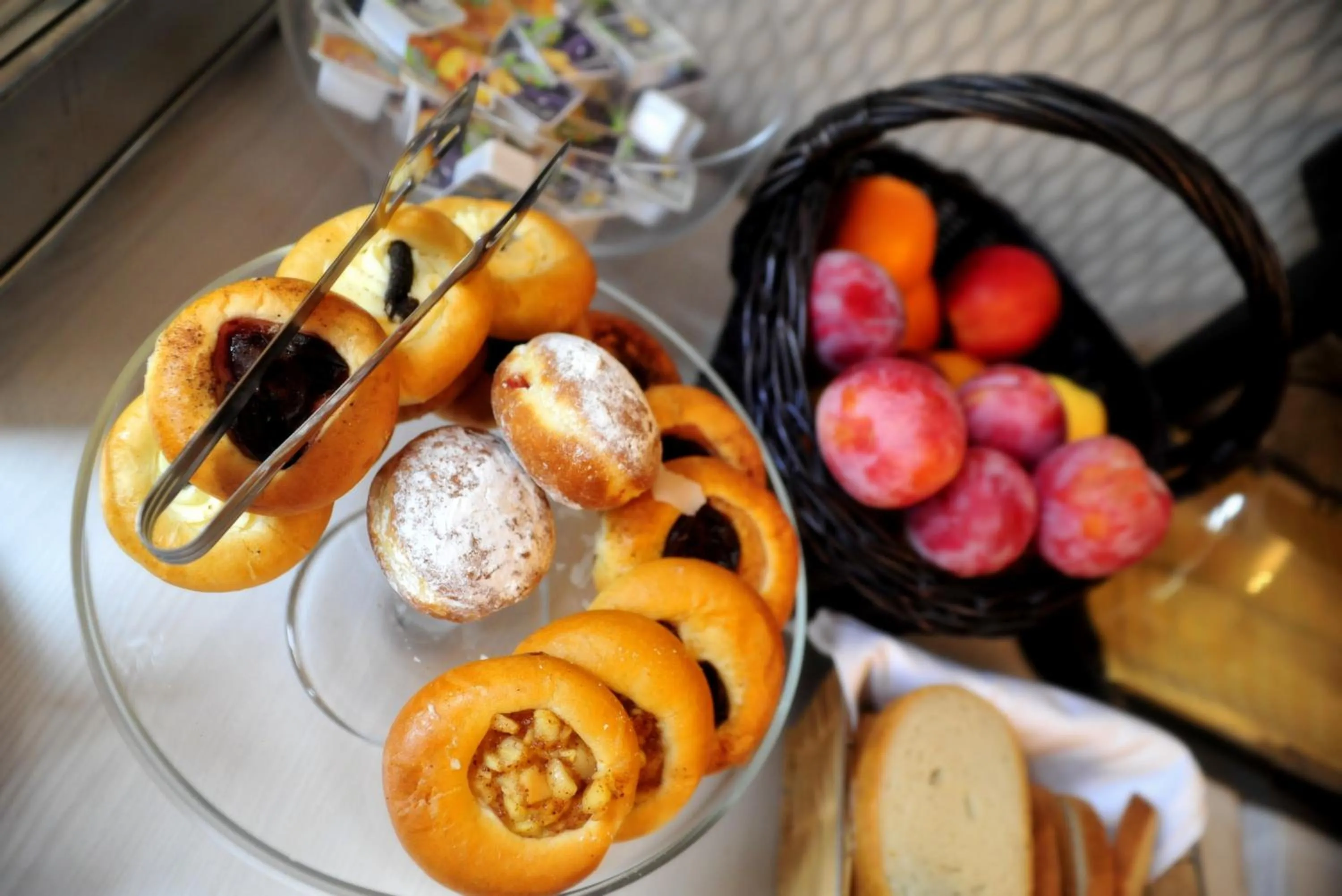 Food in Kosmopolita Rooms