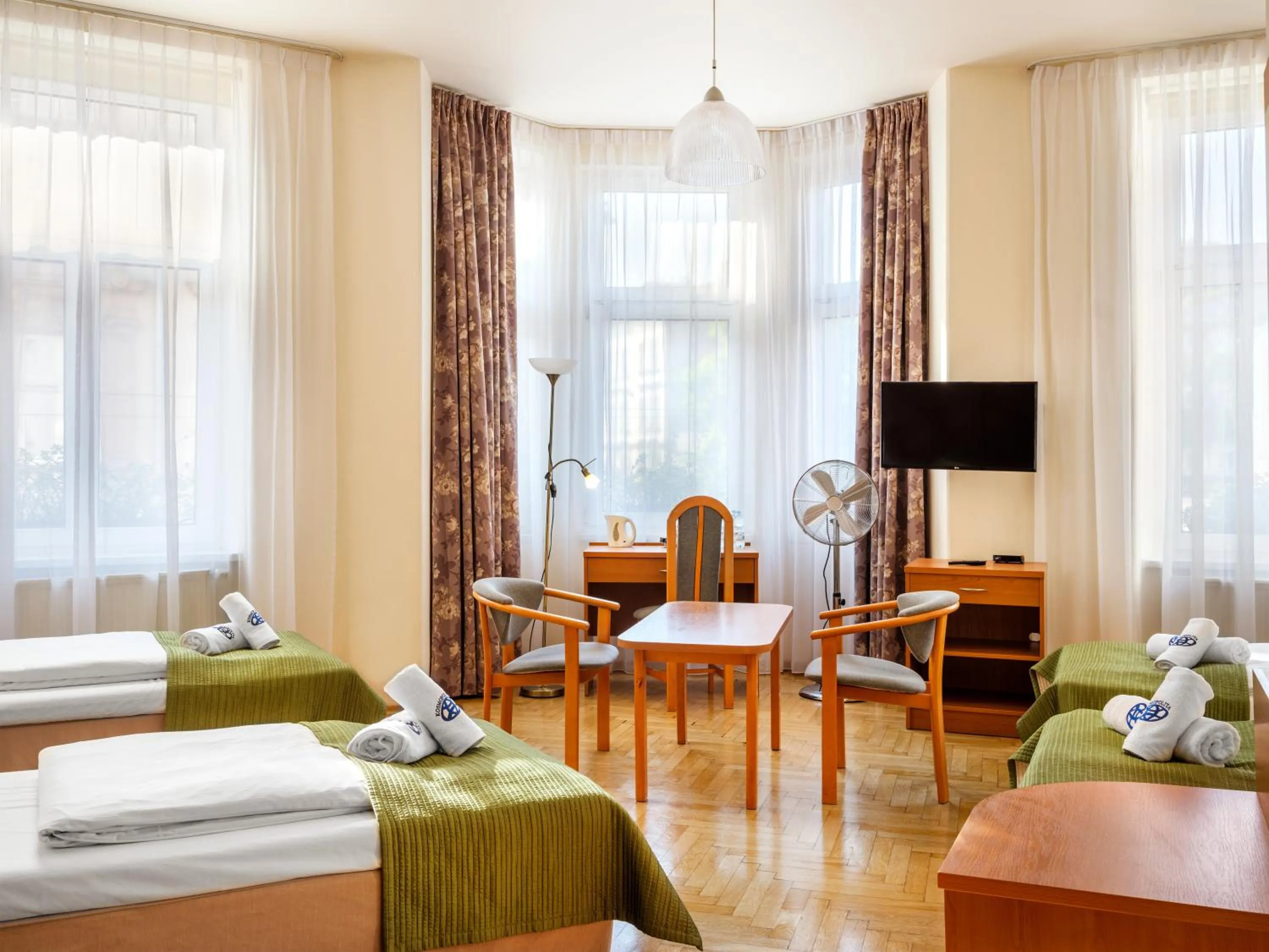 Photo of the whole room, Bed in Kosmopolita Rooms