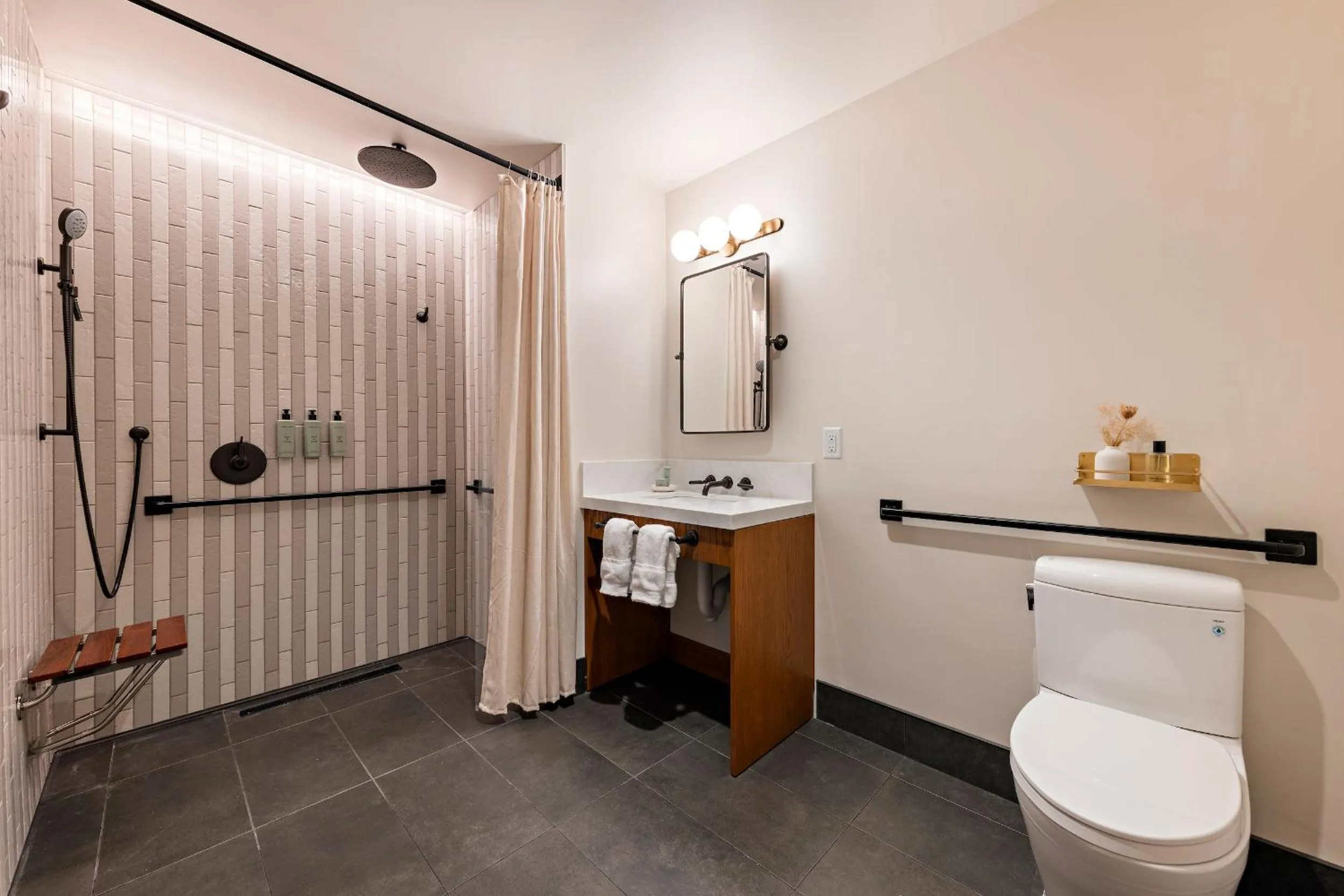 Double Room - Disability Access in Hotel Albatross