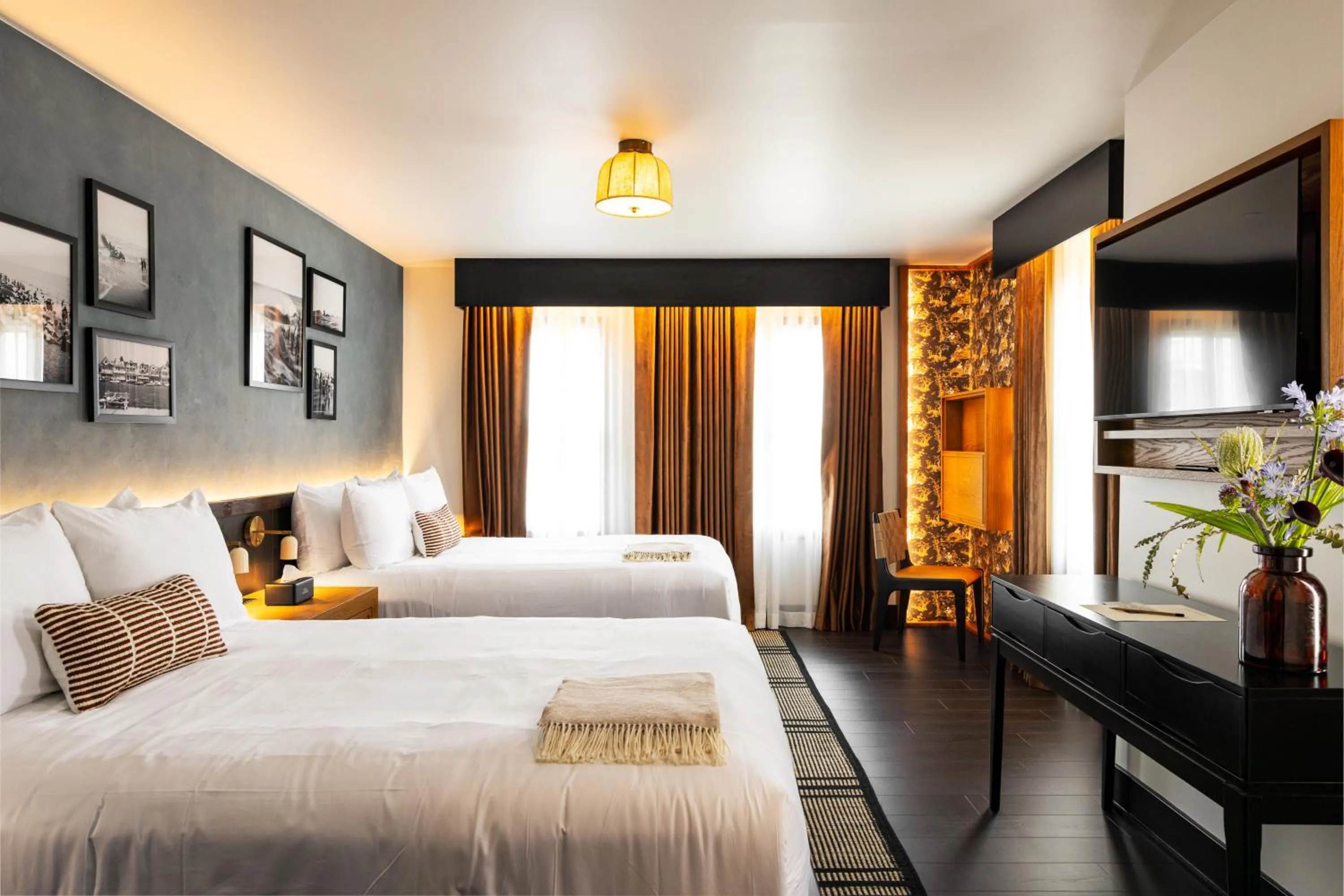 Deluxe Quadruple Room in Hotel Albatross