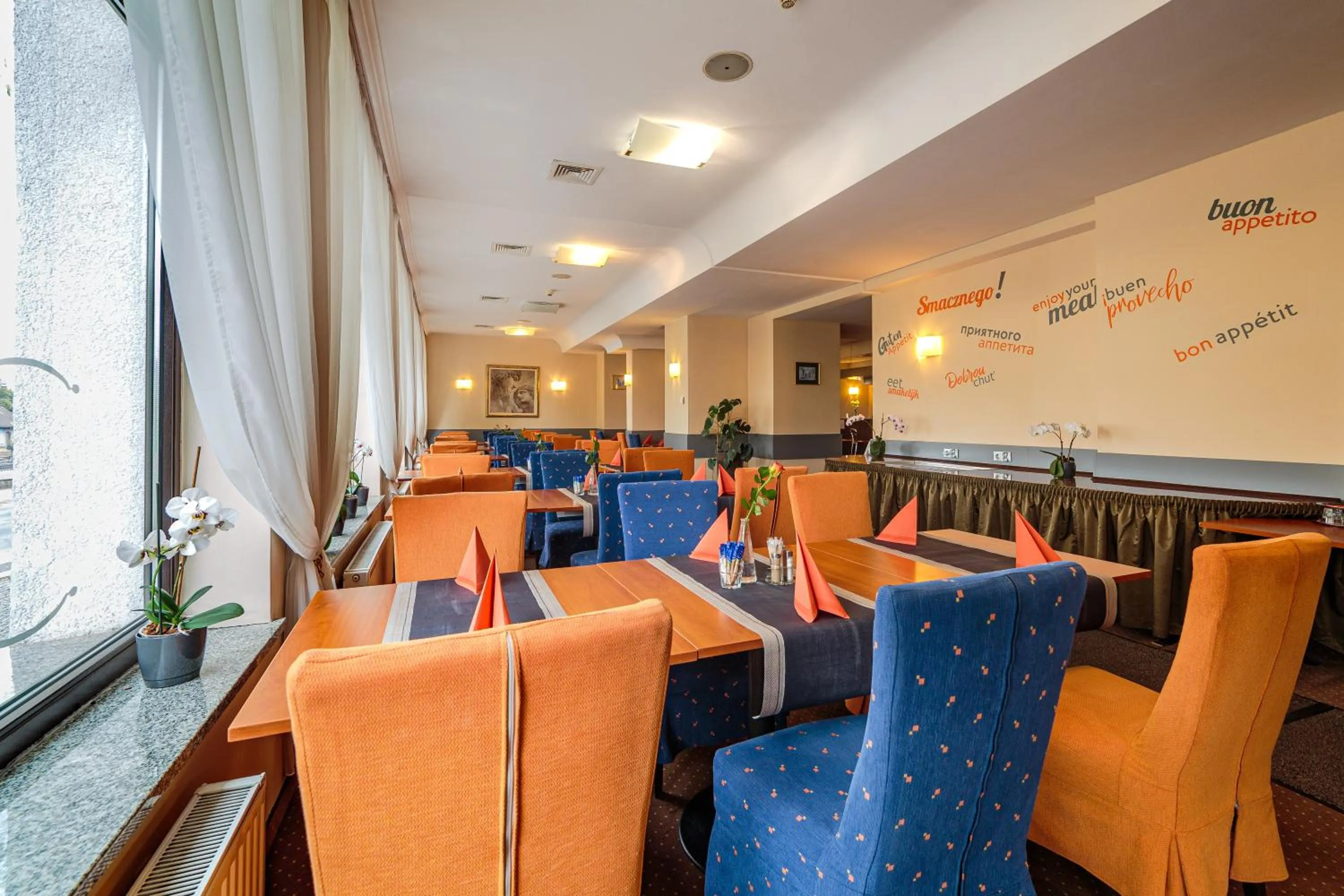 Restaurant/places to eat in Hotel Fenix