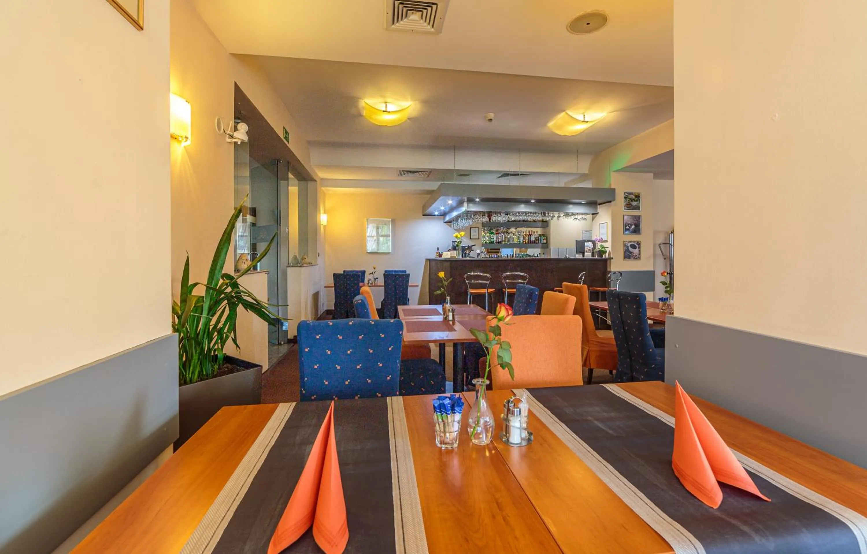 Restaurant/places to eat in Hotel Fenix