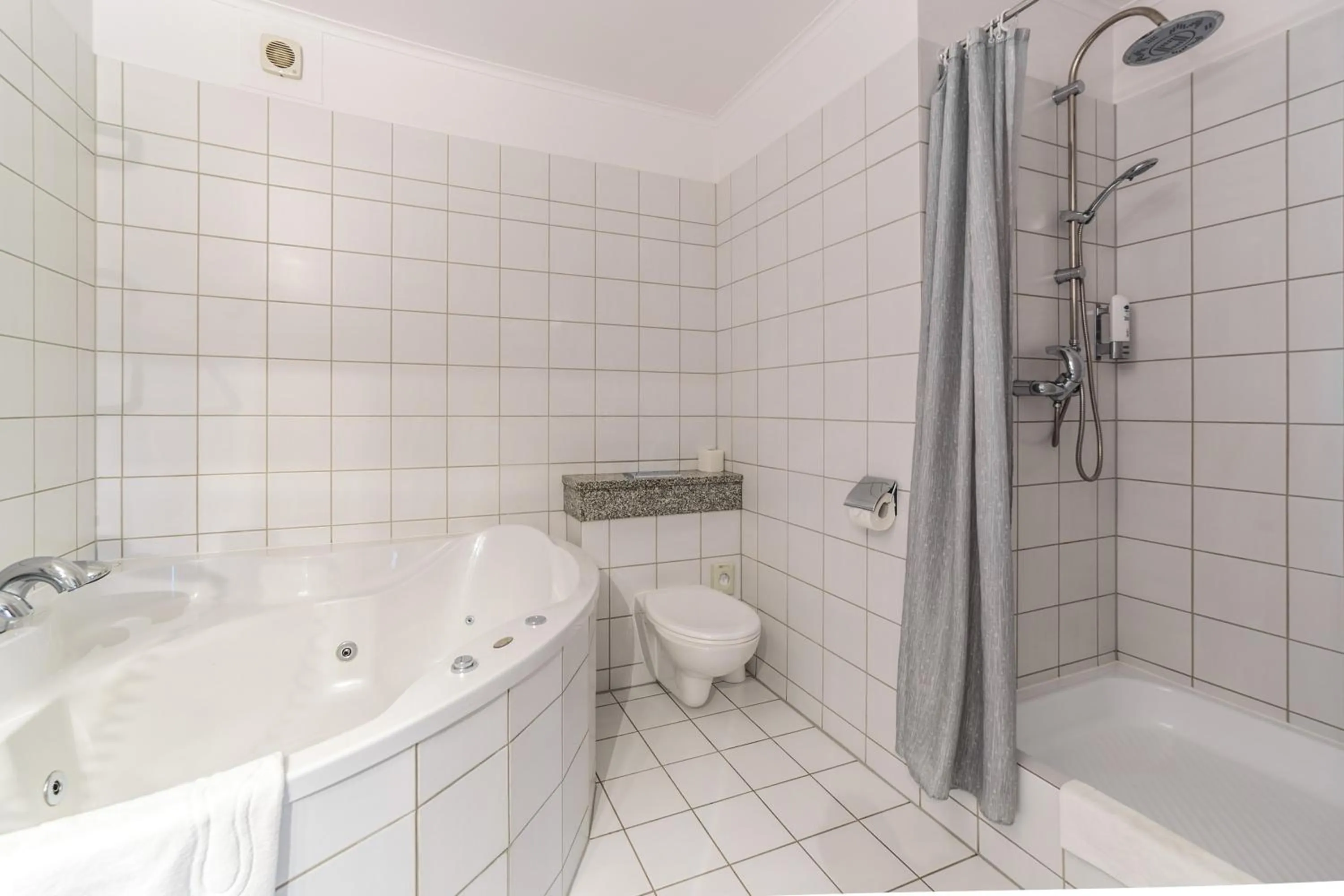 Bathroom in Hotel Fenix