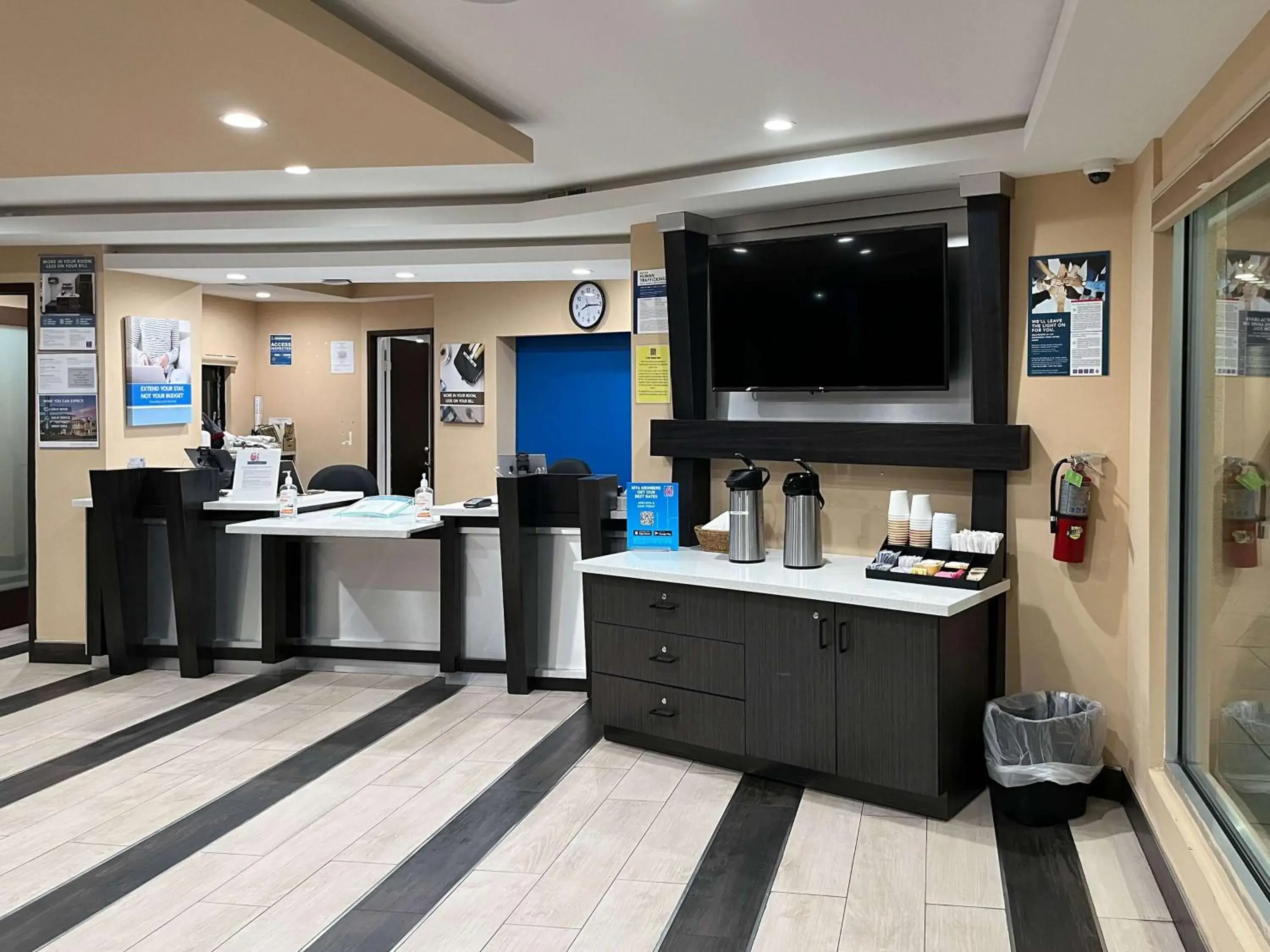 Lobby or reception in Studio 6 Vallejo CA Napa Valley Lobby or reception in Studio 6 Vallejo CA Napa Valley