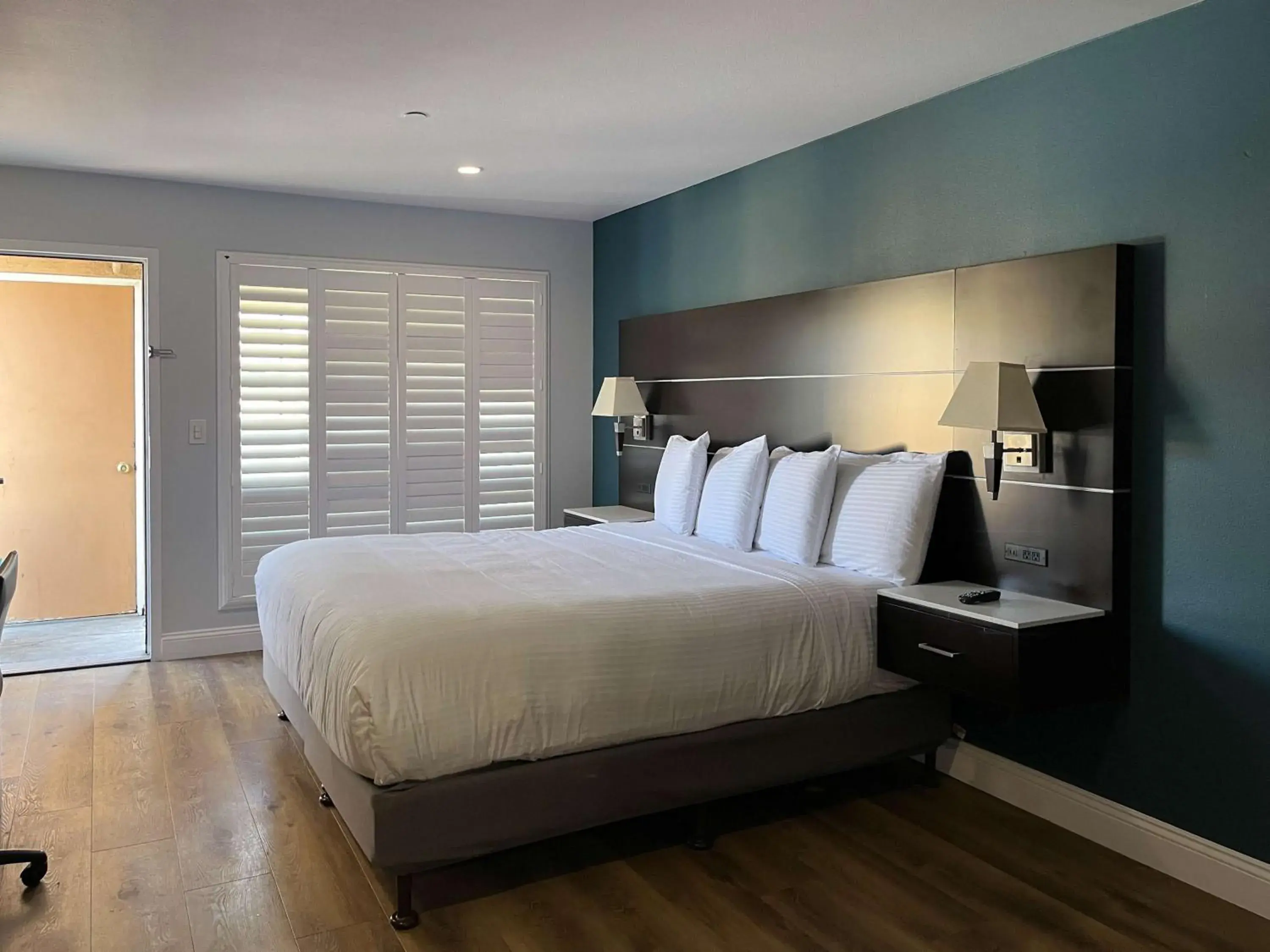 Bedroom, Bed in Studio 6 Vallejo CA Napa Valley Bedroom, Bed in Studio 6 Vallejo CA Napa Valley