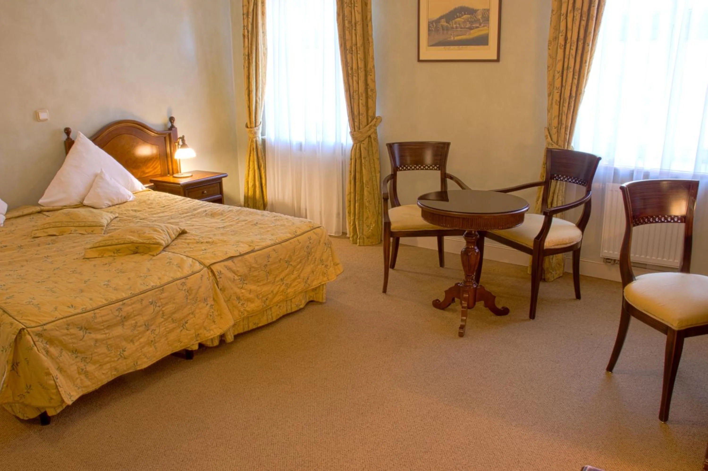 Photo of the whole room, Bed in Pałac Paulinum