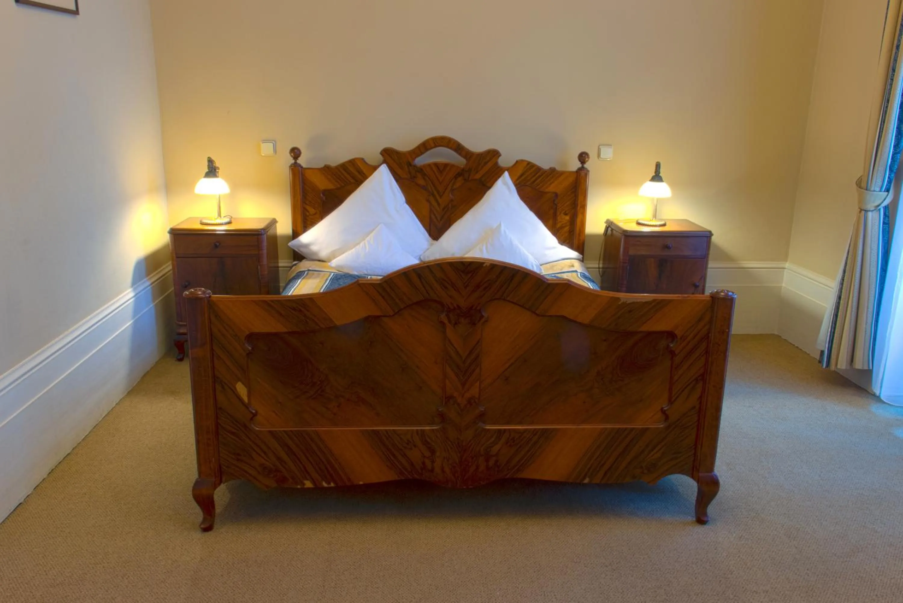 Photo of the whole room, Bed in Pałac Paulinum