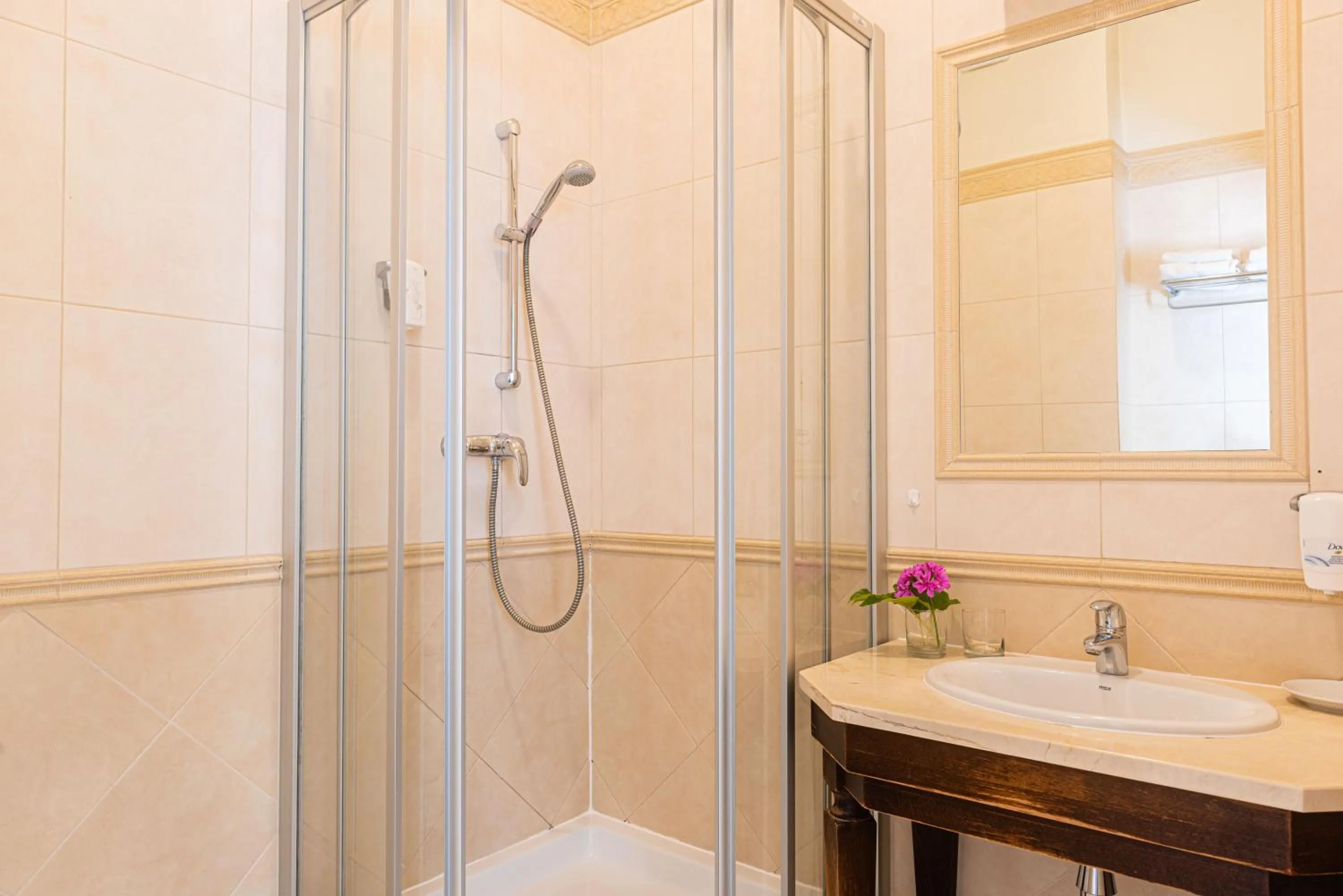 Bathroom in Pałac Paulinum