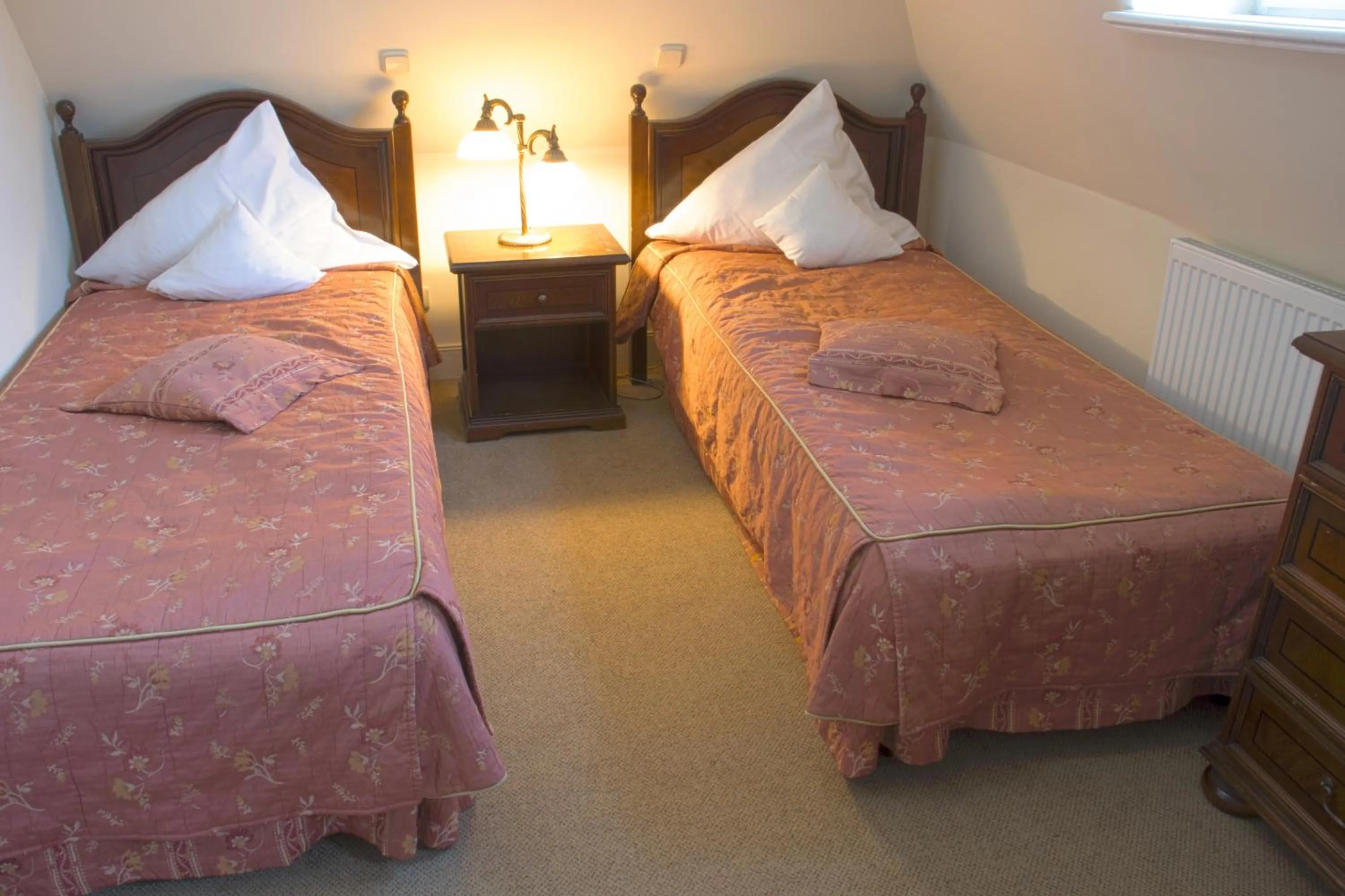 Photo of the whole room, Bed in Pałac Paulinum