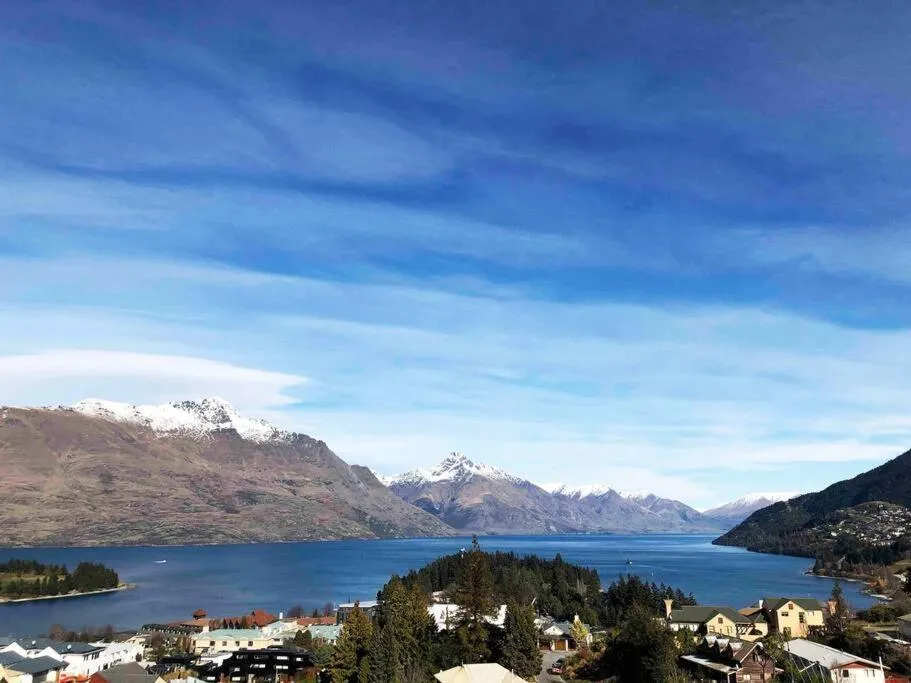 Stunning Home with Amazing Wakatipu Lake Views