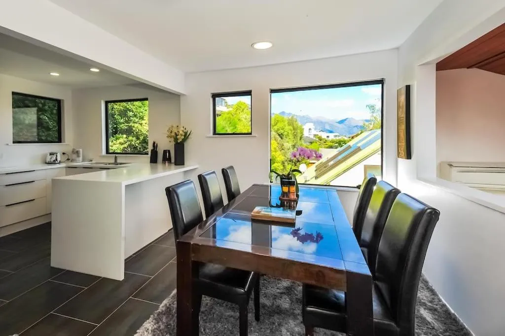 Stunning Home with Amazing Wakatipu Lake Views