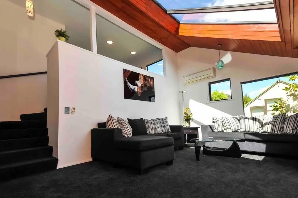 Stunning Home with Amazing Wakatipu Lake Views