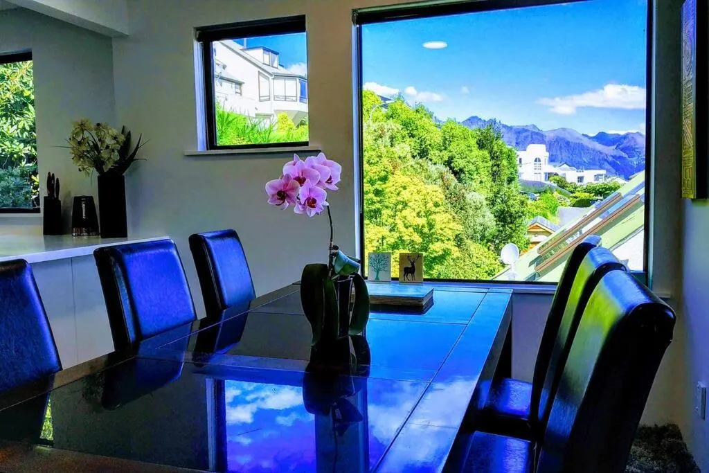 Stunning Home with Amazing Wakatipu Lake Views
