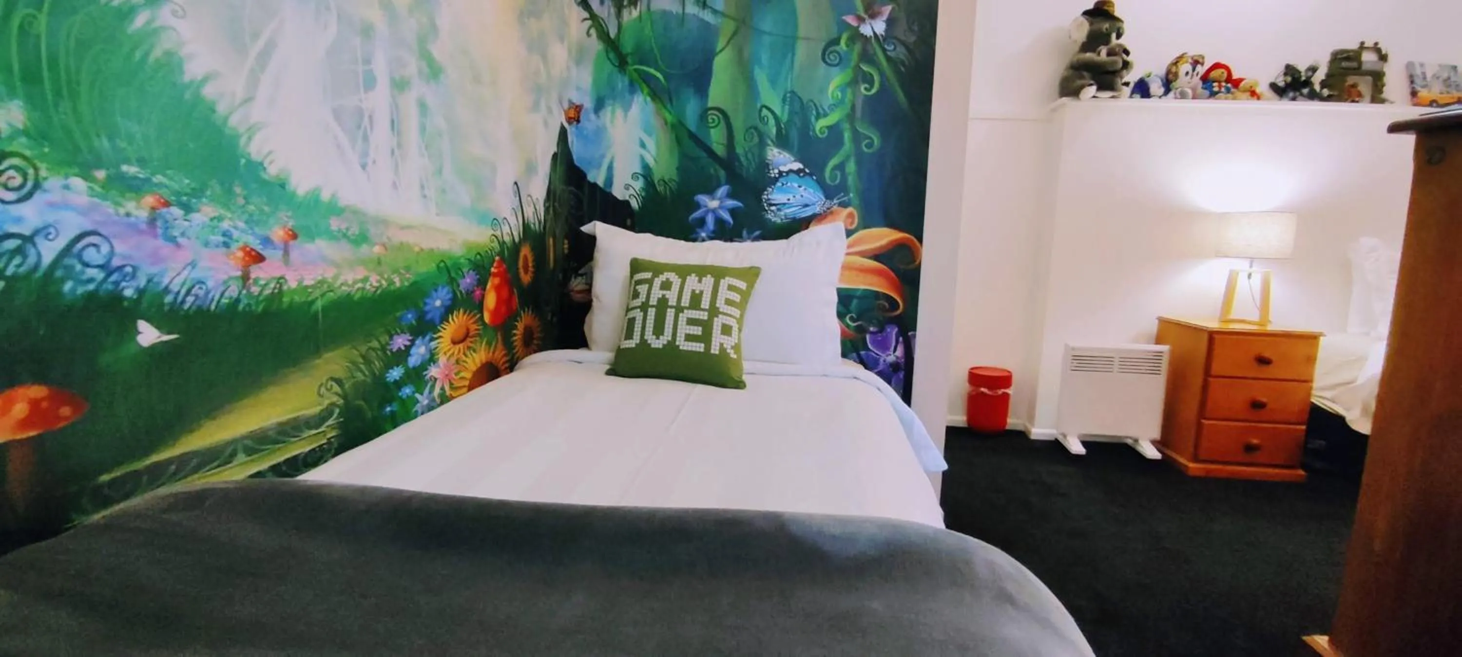 Bed in Stunning Home with Amazing Wakatipu Lake Views