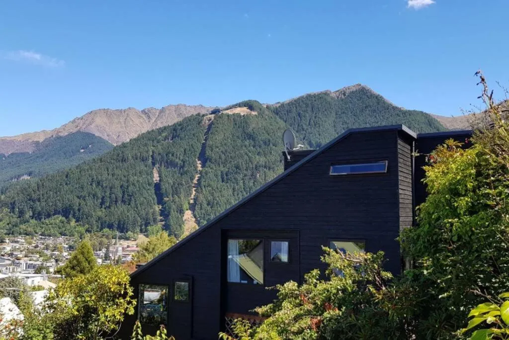 Stunning Home with Amazing Wakatipu Lake Views