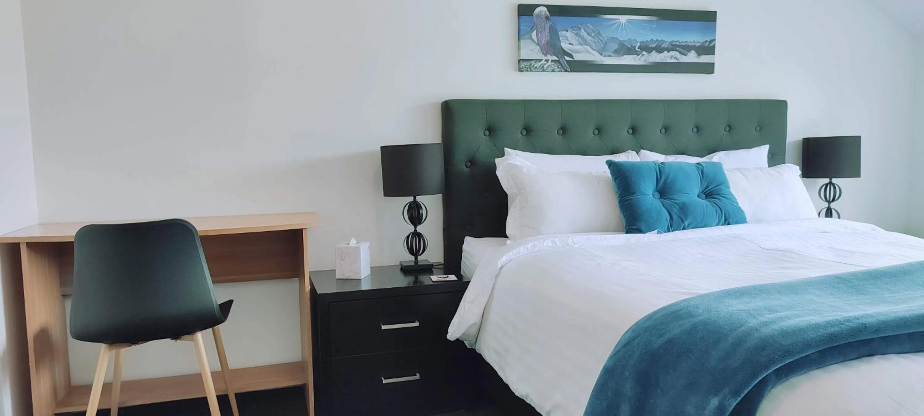 Bed in Stunning Home with Amazing Wakatipu Lake Views