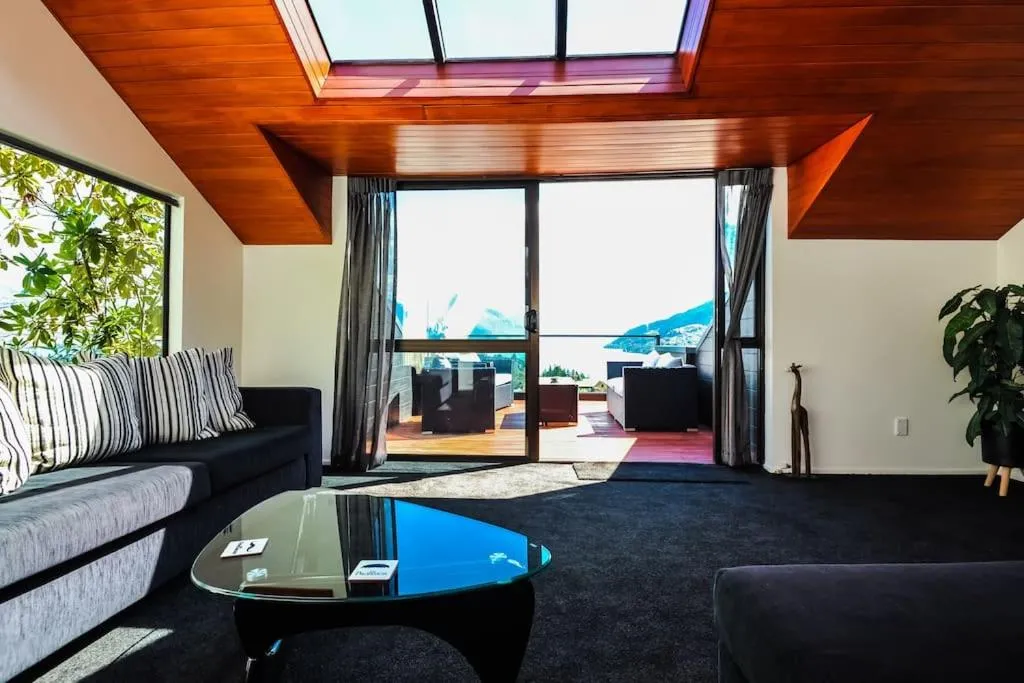 Stunning Home with Amazing Wakatipu Lake Views