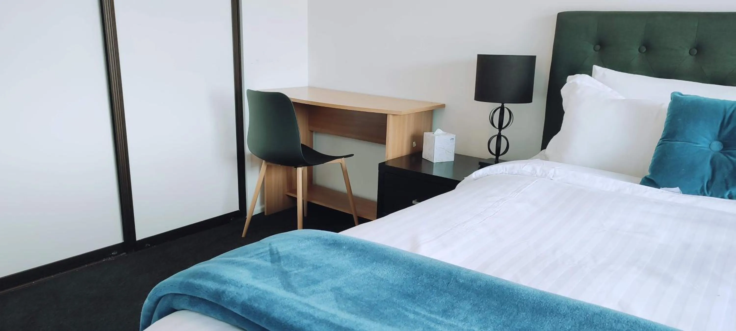 Bed in Stunning Home with Amazing Wakatipu Lake Views