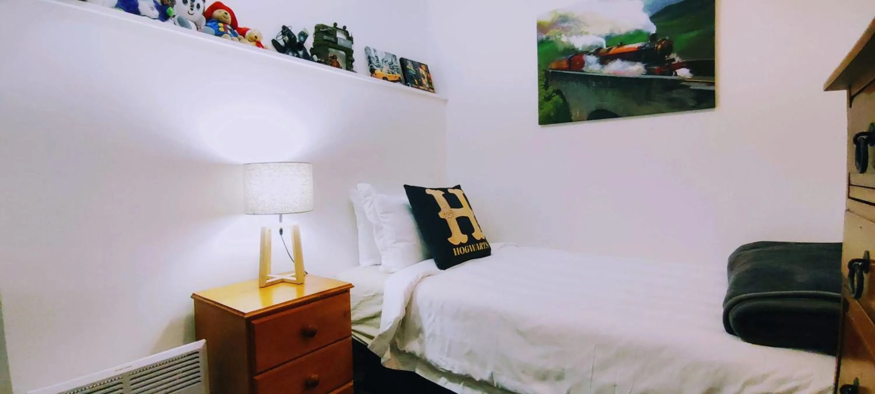 Bed in Stunning Home with Amazing Wakatipu Lake Views