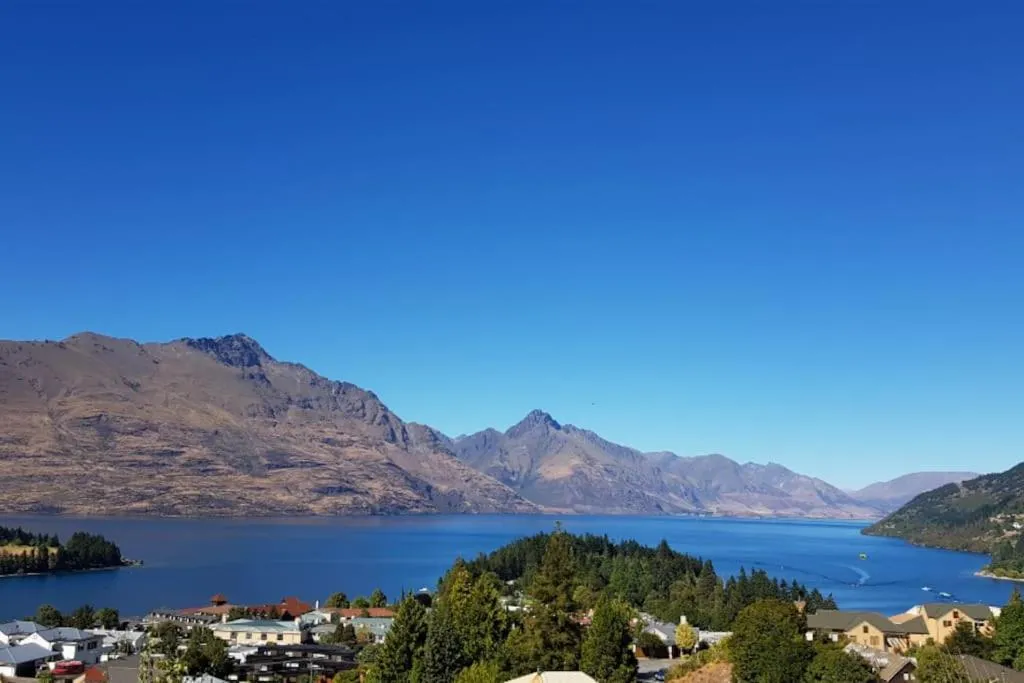 Stunning Home with Amazing Wakatipu Lake Views