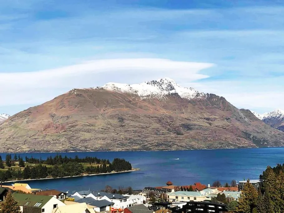 Stunning Home with Amazing Wakatipu Lake Views