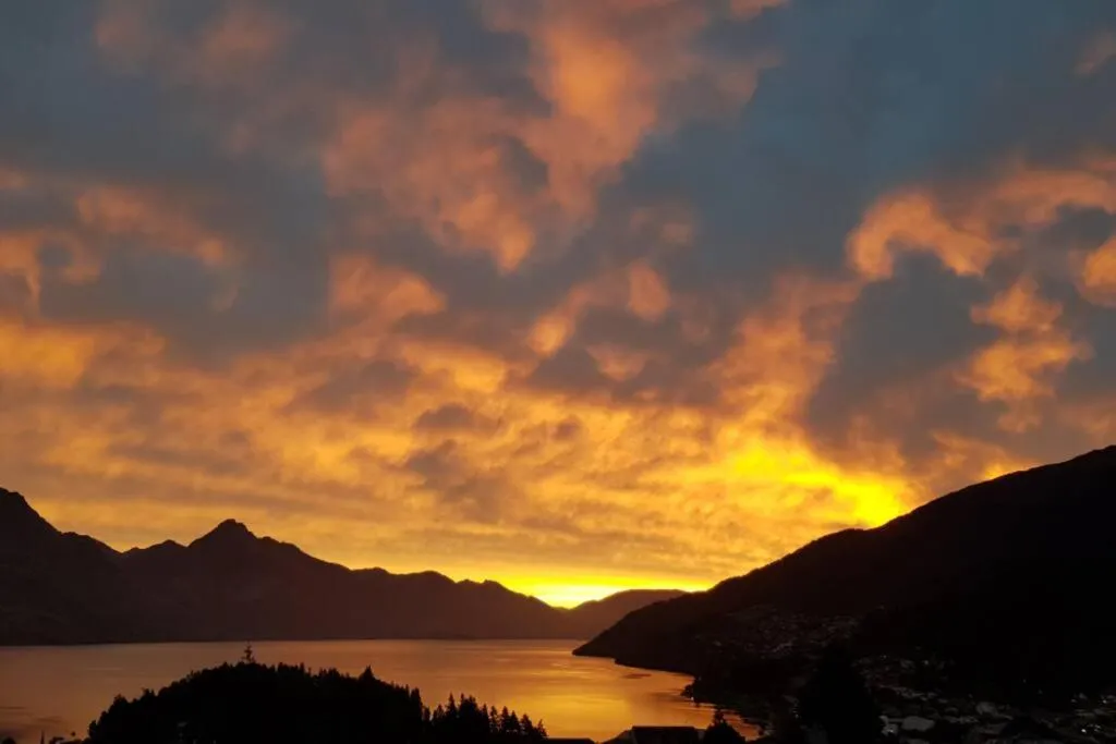 Stunning Home with Amazing Wakatipu Lake Views