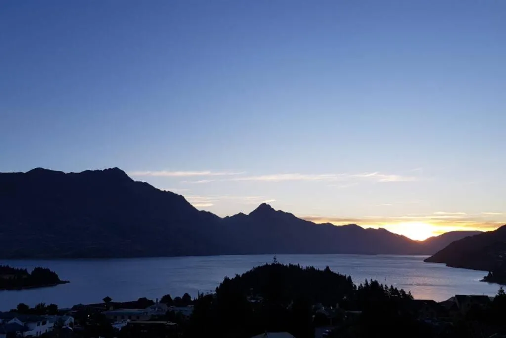 Stunning Home with Amazing Wakatipu Lake Views
