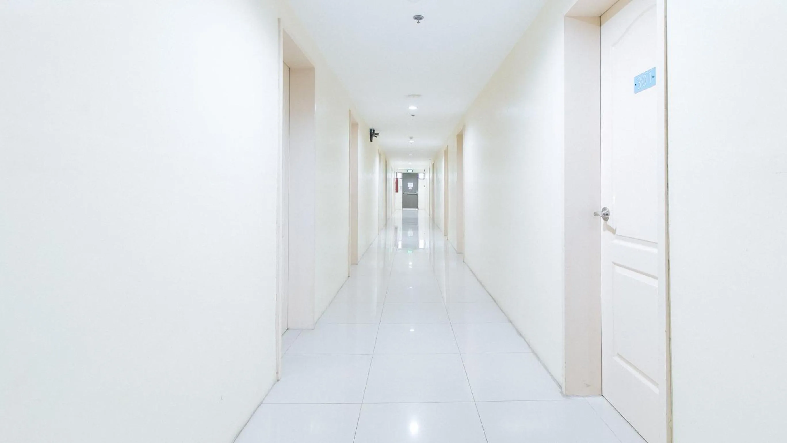 Lobby or reception in RedDoorz @ Insular Square Mandaue City