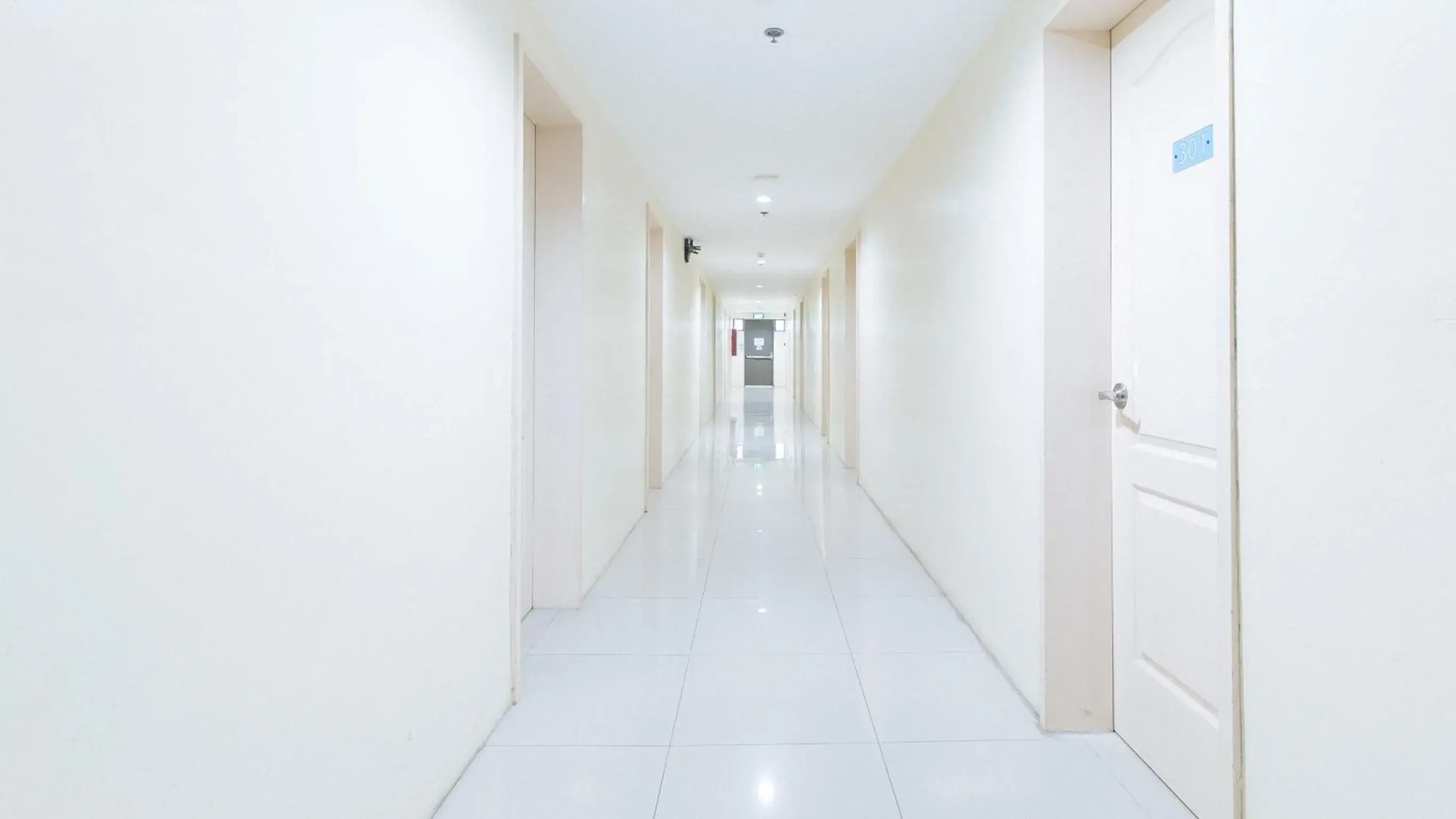 Lobby or reception in RedDoorz @ Insular Square Mandaue City Lobby or reception in RedDoorz @ Insular Square Mandaue City