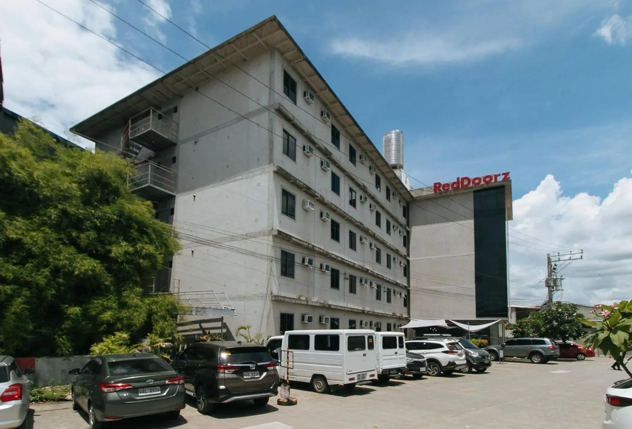Property building in RedDoorz @ Insular Square Mandaue City Property building in RedDoorz @ Insular Square Mandaue City