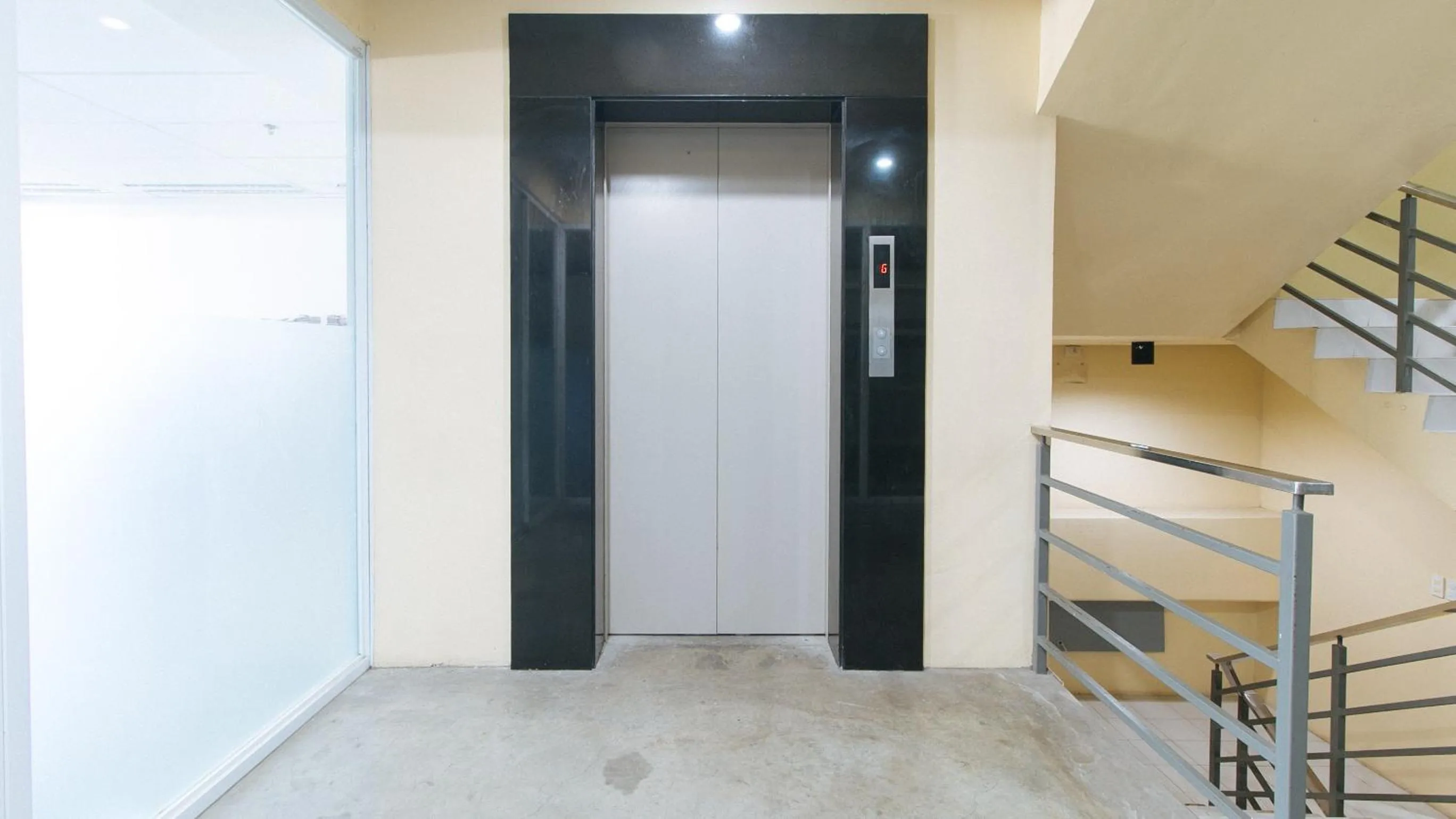 elevator in RedDoorz @ Insular Square Mandaue City