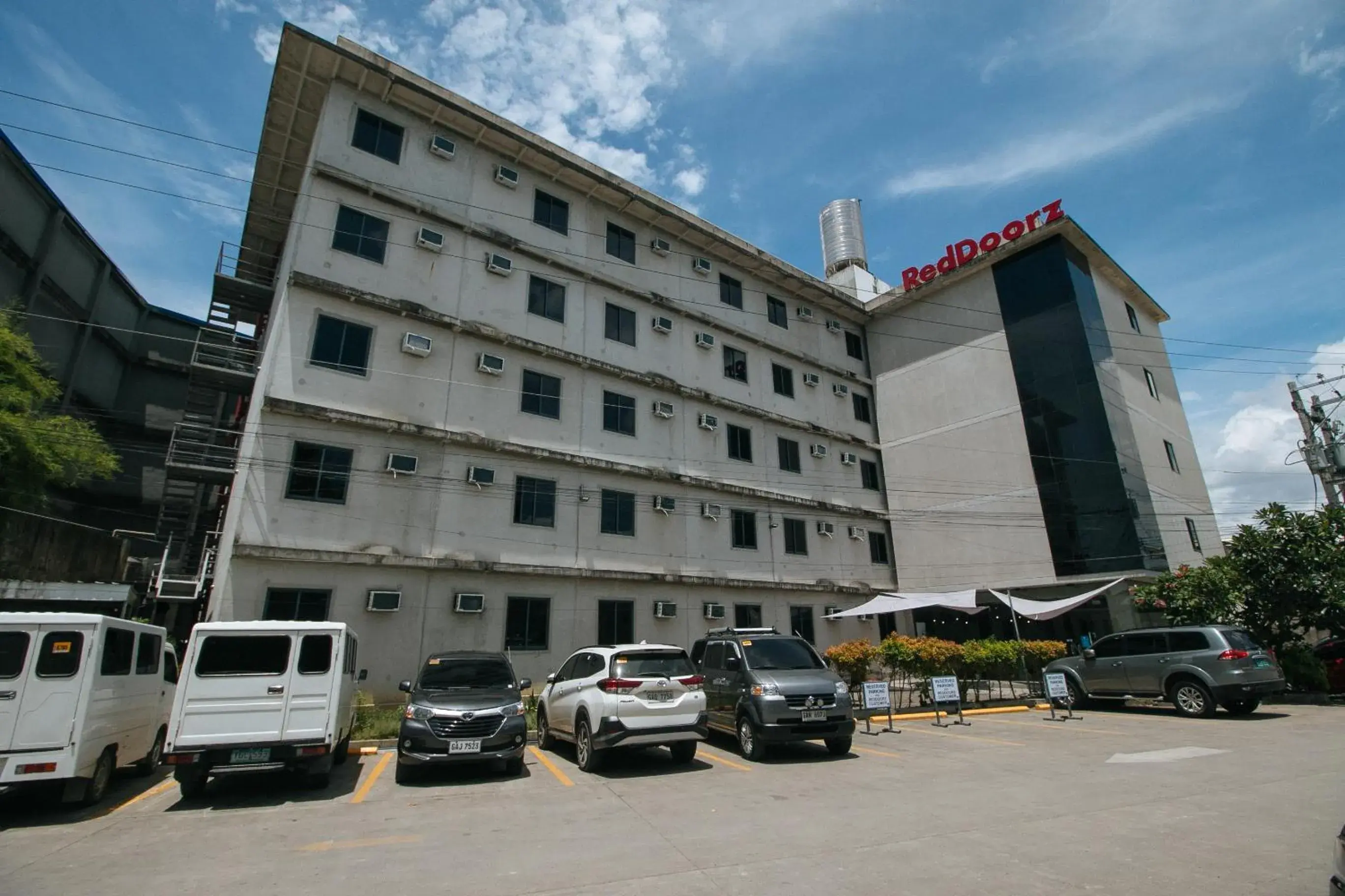 Property building in RedDoorz @ Insular Square Mandaue City Property building in RedDoorz @ Insular Square Mandaue City