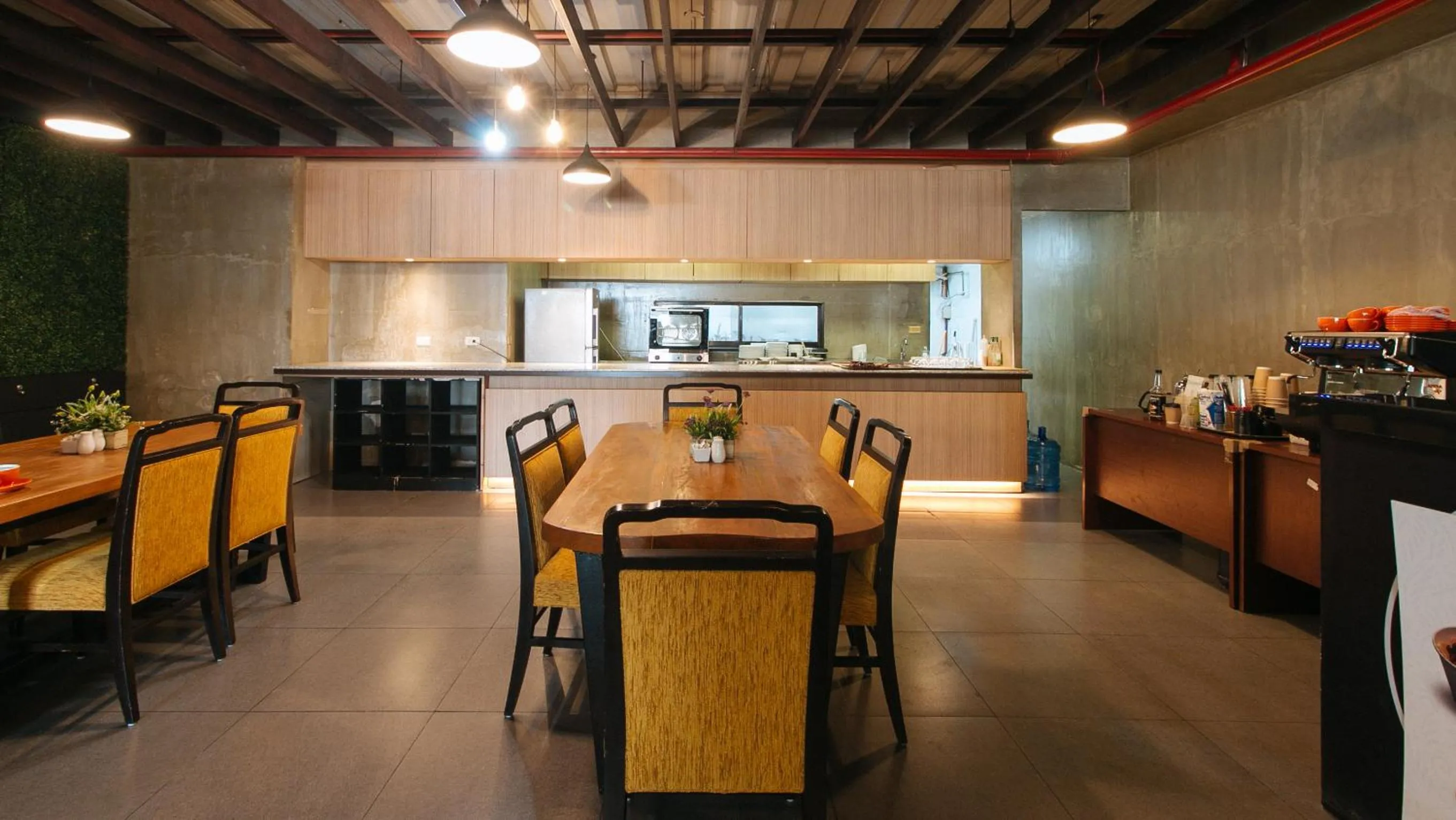 Restaurant/places to eat in RedDoorz @ Insular Square Mandaue City