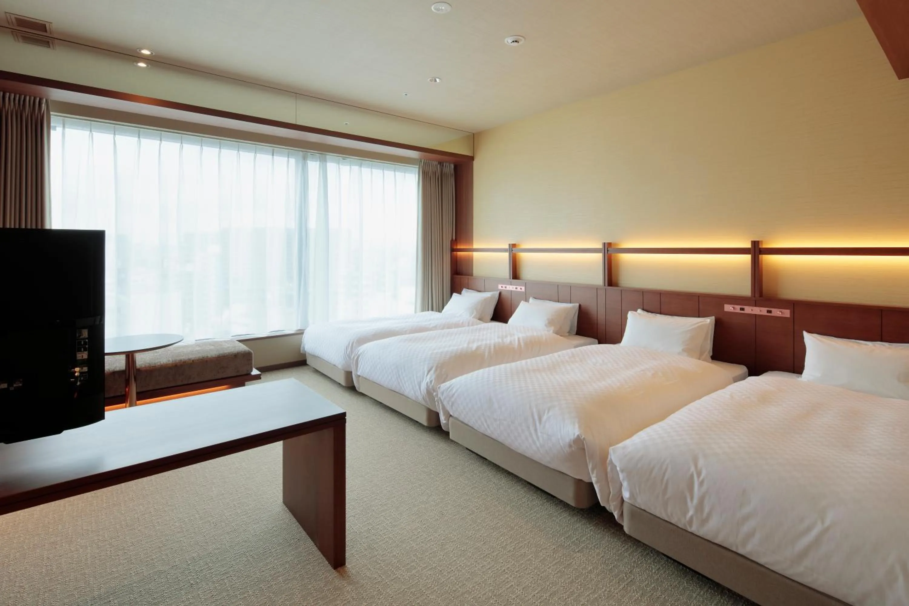 Photo of the whole room, Bed in Candeo Hotels Kumamoto Shinshigai