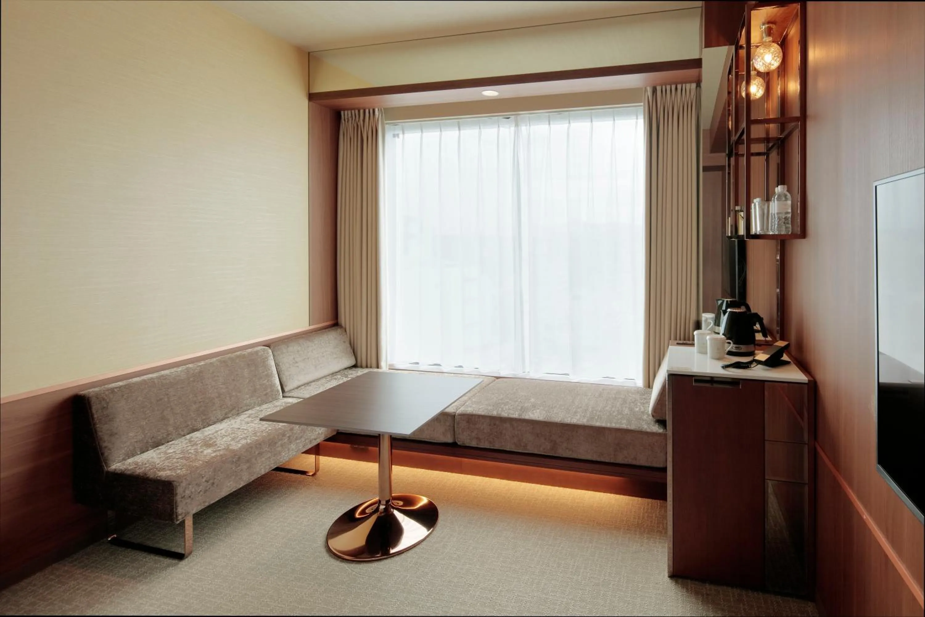 Photo of the whole room, Bed in Candeo Hotels Kumamoto Shinshigai
