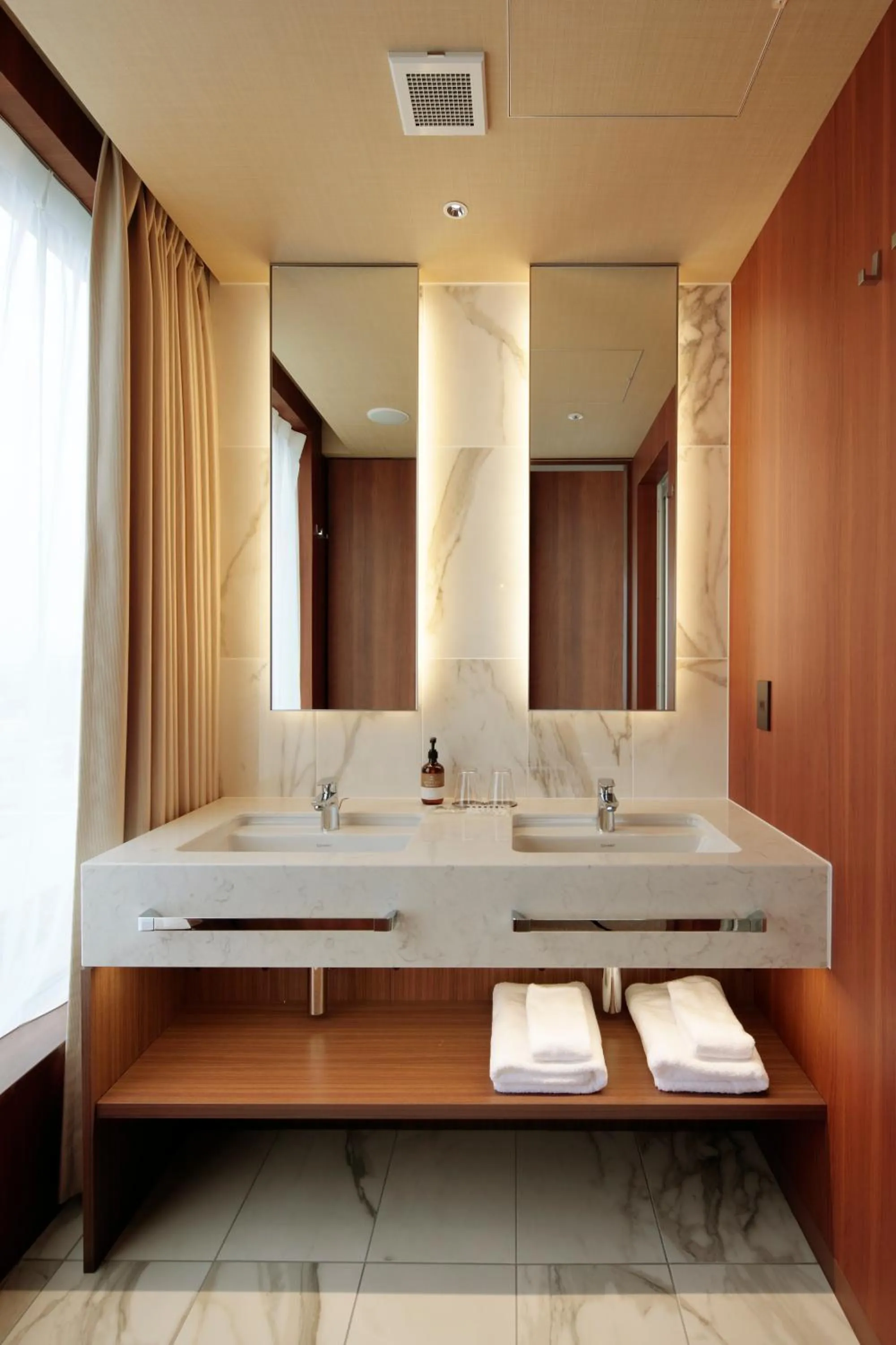 Photo of the whole room in Candeo Hotels Kumamoto Shinshigai