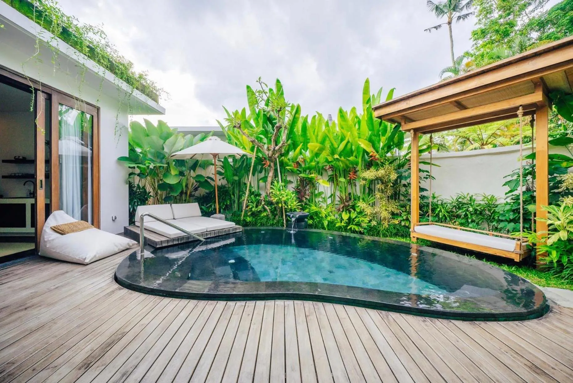 Swimming pool in Uma Kalai