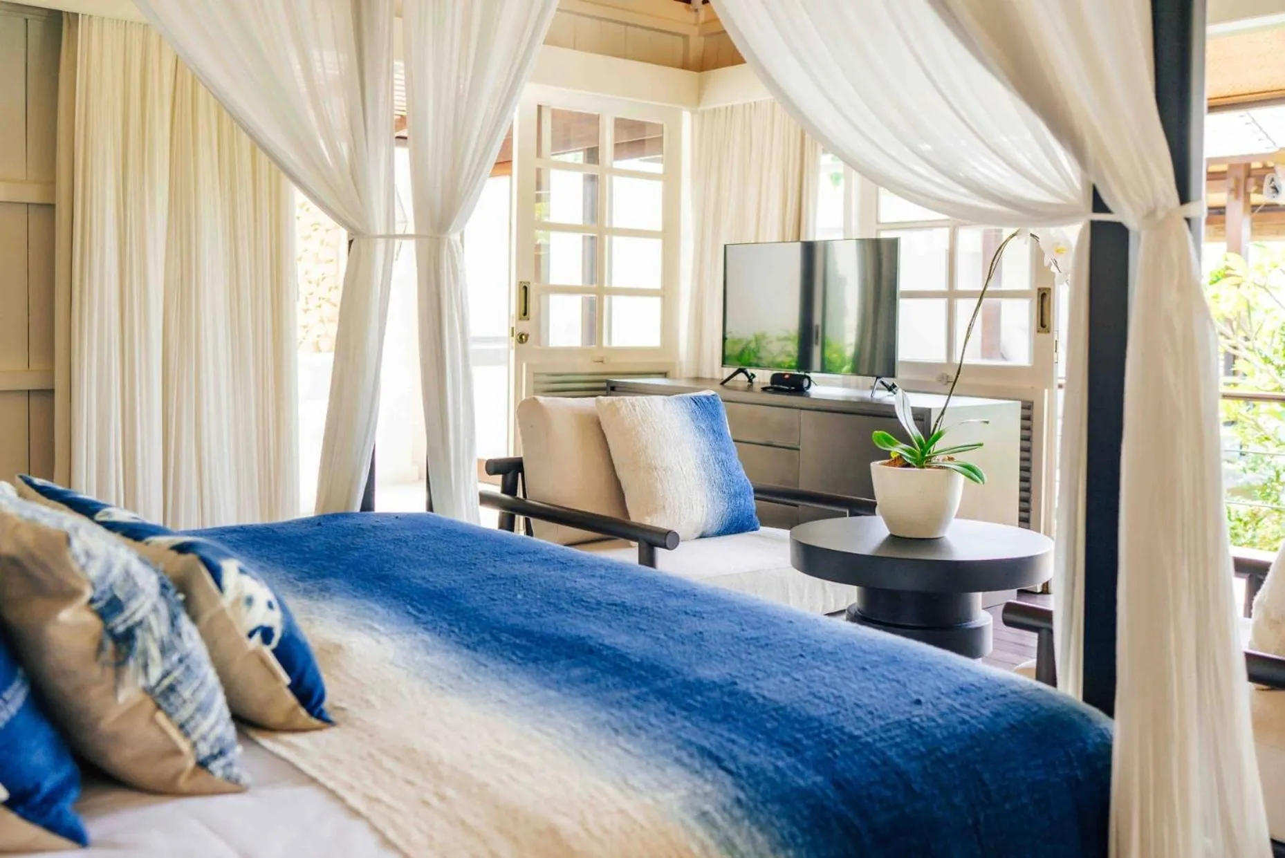 Photo of the whole room, Bed in Uma Kalai