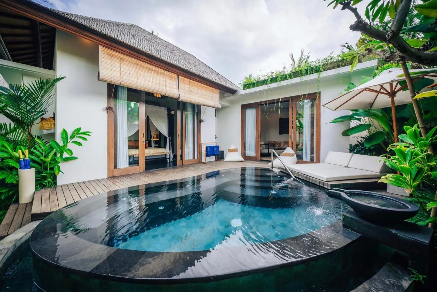 Swimming pool in Uma Kalai